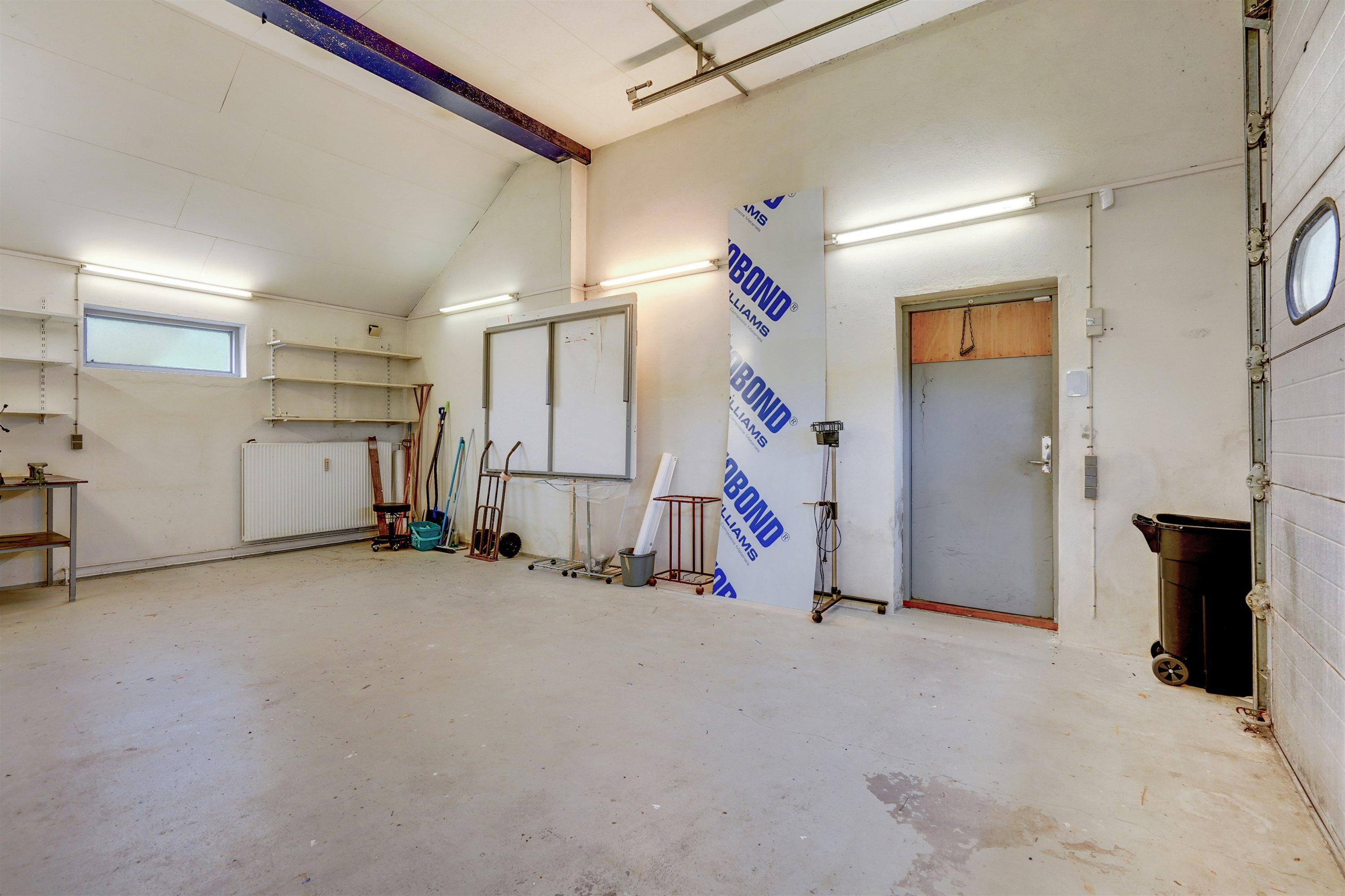 Fremhævet garage billede i fuldskærmstilstand. Billede af Tjæreborg Stationsvej 1, 6731 Tjæreborg