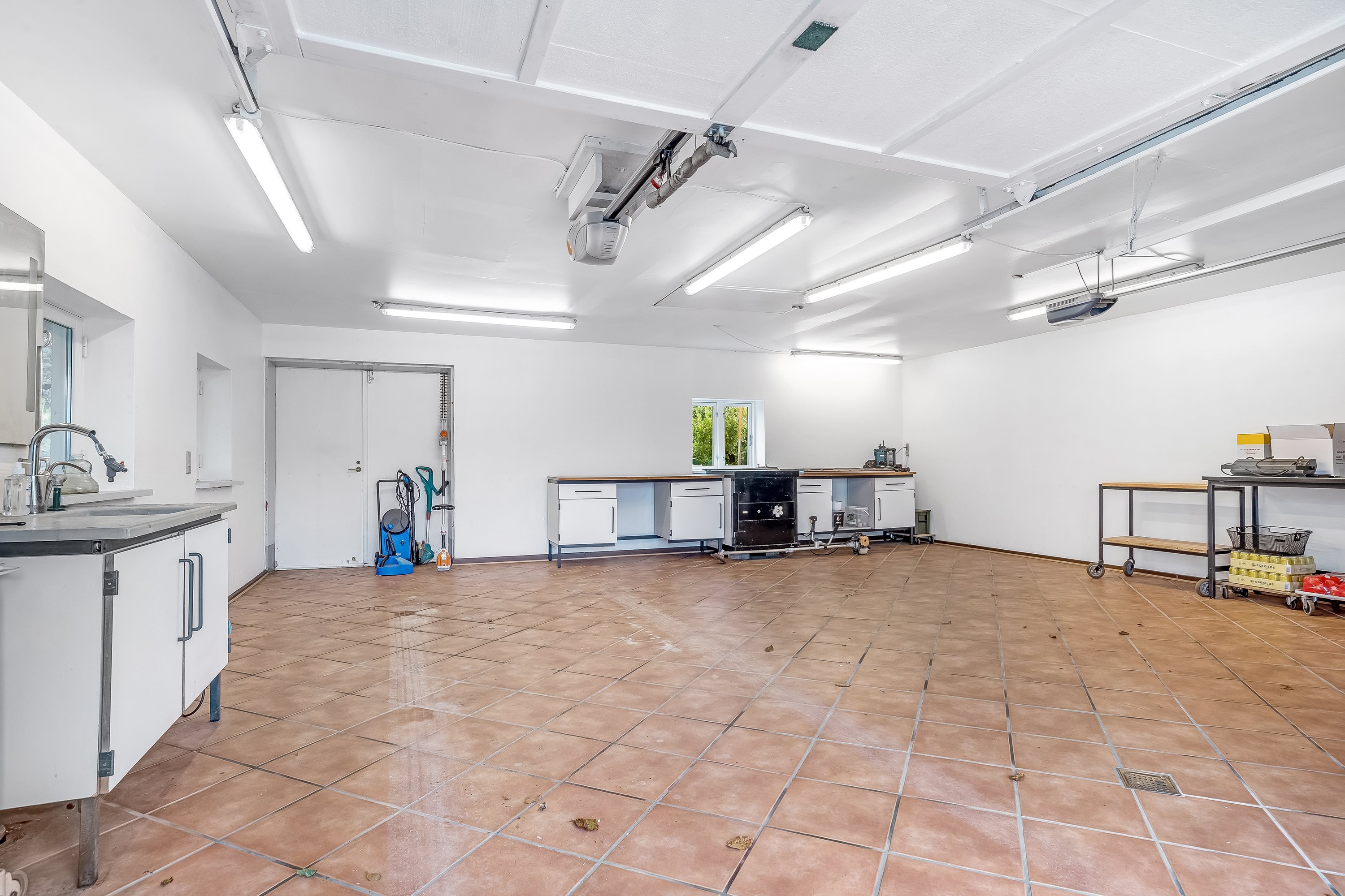 Fremhævet garage billede i fuldskærmstilstand. Billede af Stabyvej 25, Staby, 6990 Ulfborg