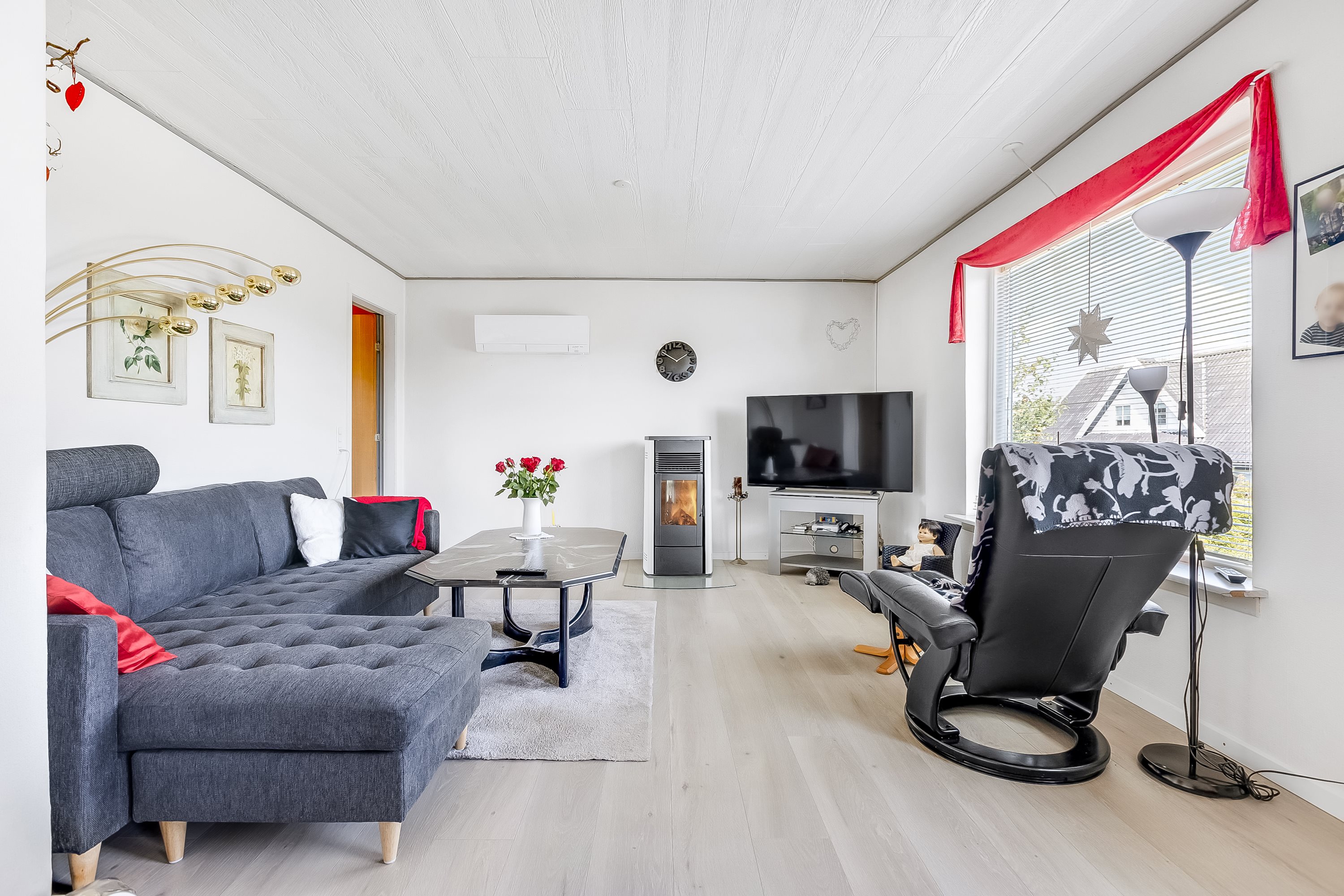 Fremhævet stue billede i fuldskærmstilstand. Billede af Bakkegårdsvej 10, Rørby, 4400 Kalundborg