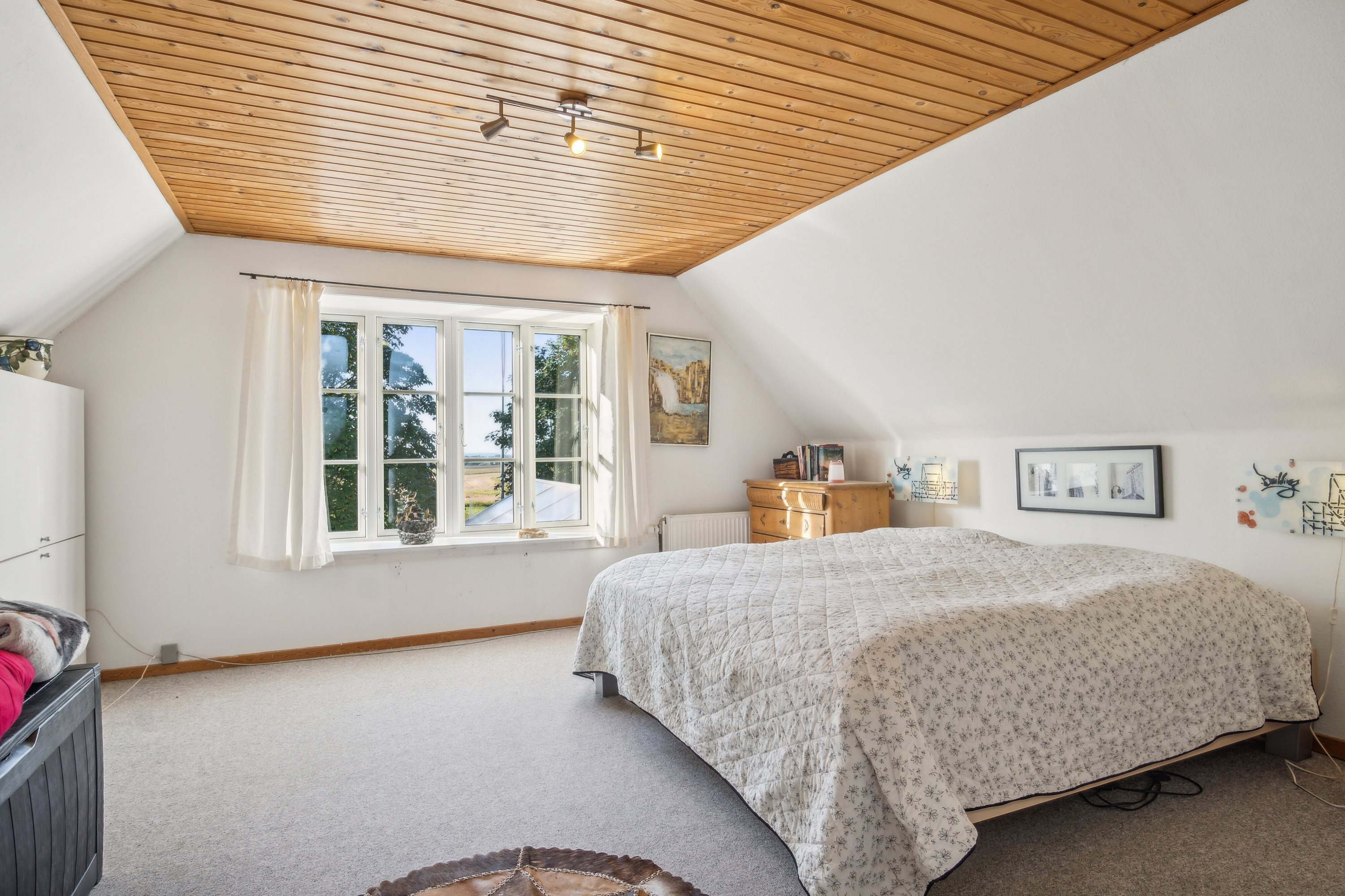 Fremhævet soveværelse billede i fuldskærmstilstand. Billede af Brørupvej 73, Overby, 8732 Hovedgård