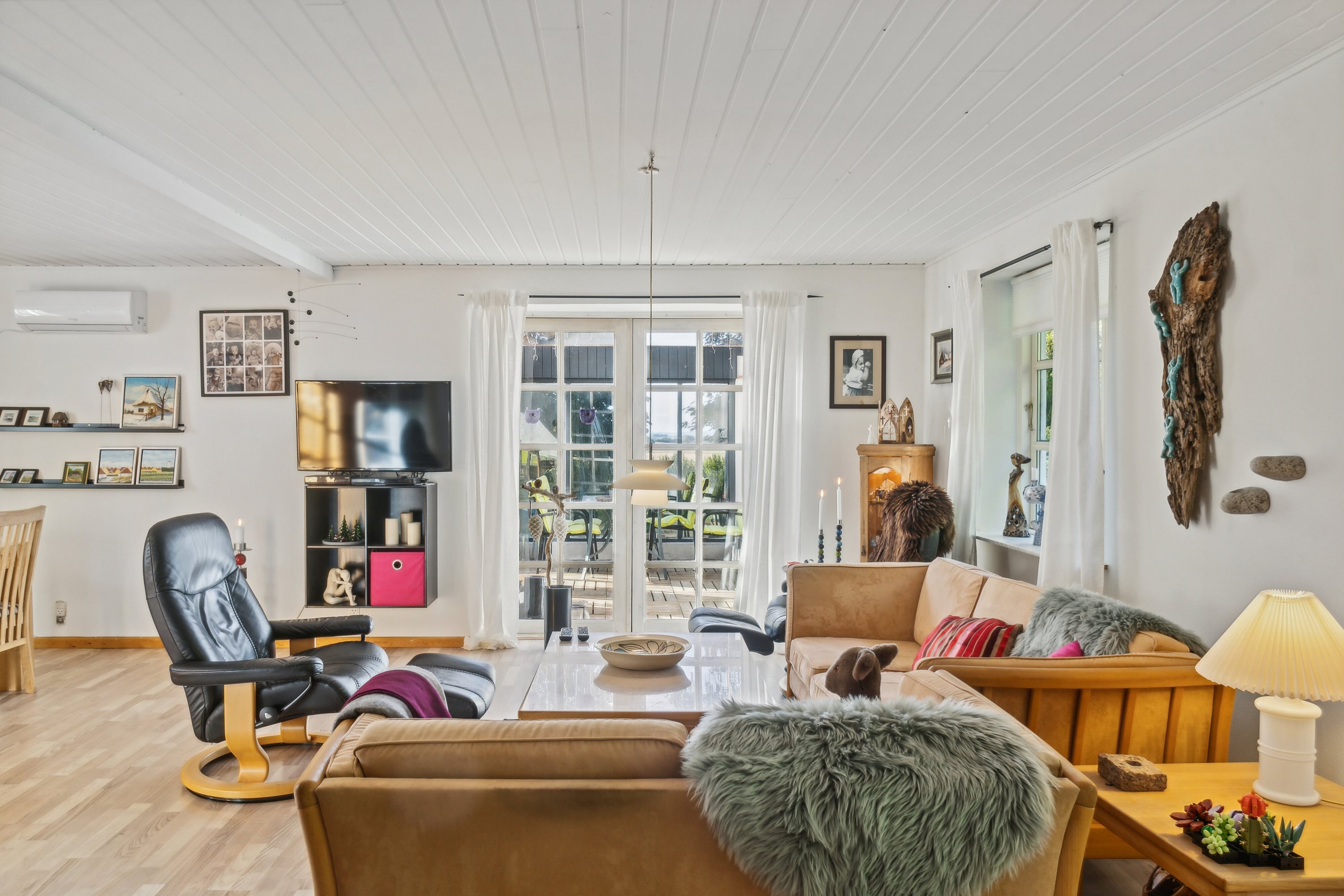 Fremhævet stue billede i fuldskærmstilstand. Billede af Brørupvej 73, Overby, 8732 Hovedgård