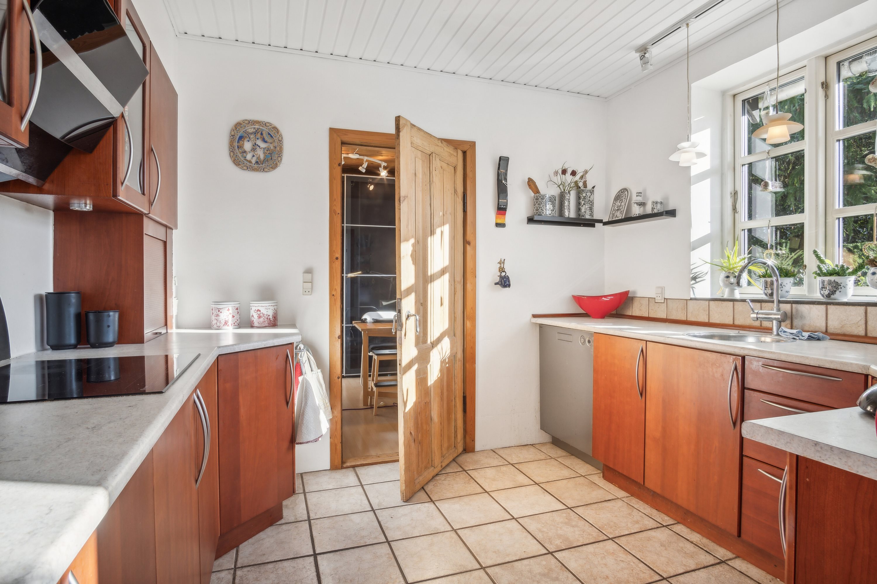 Fremhævet køkken billede i fuldskærmstilstand. Billede af Brørupvej 73, Overby, 8732 Hovedgård