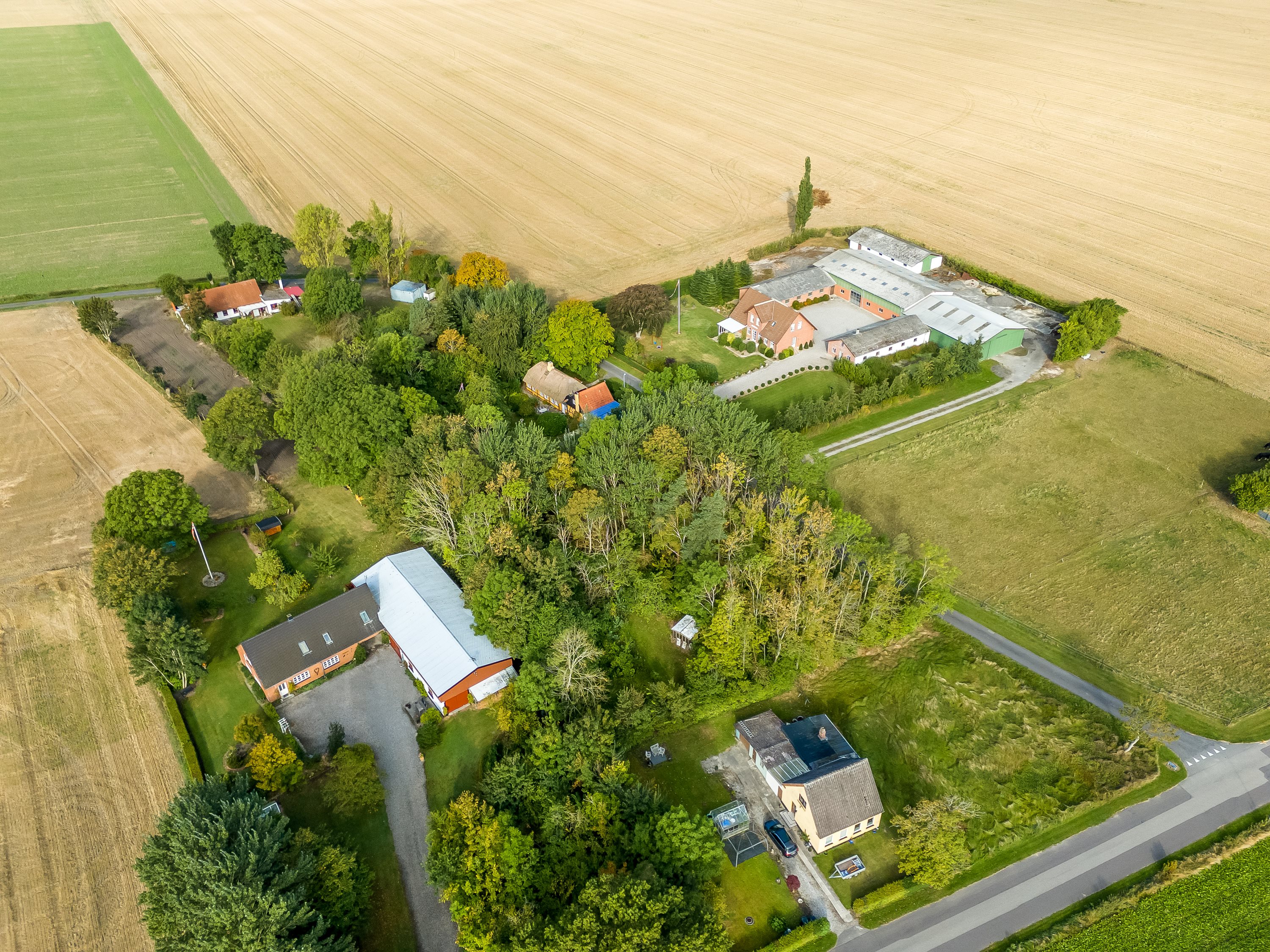 Fremhævet luftfoto billede i fuldskærmstilstand. Billede af Klønge Byvej 10, 4983 Dannemare