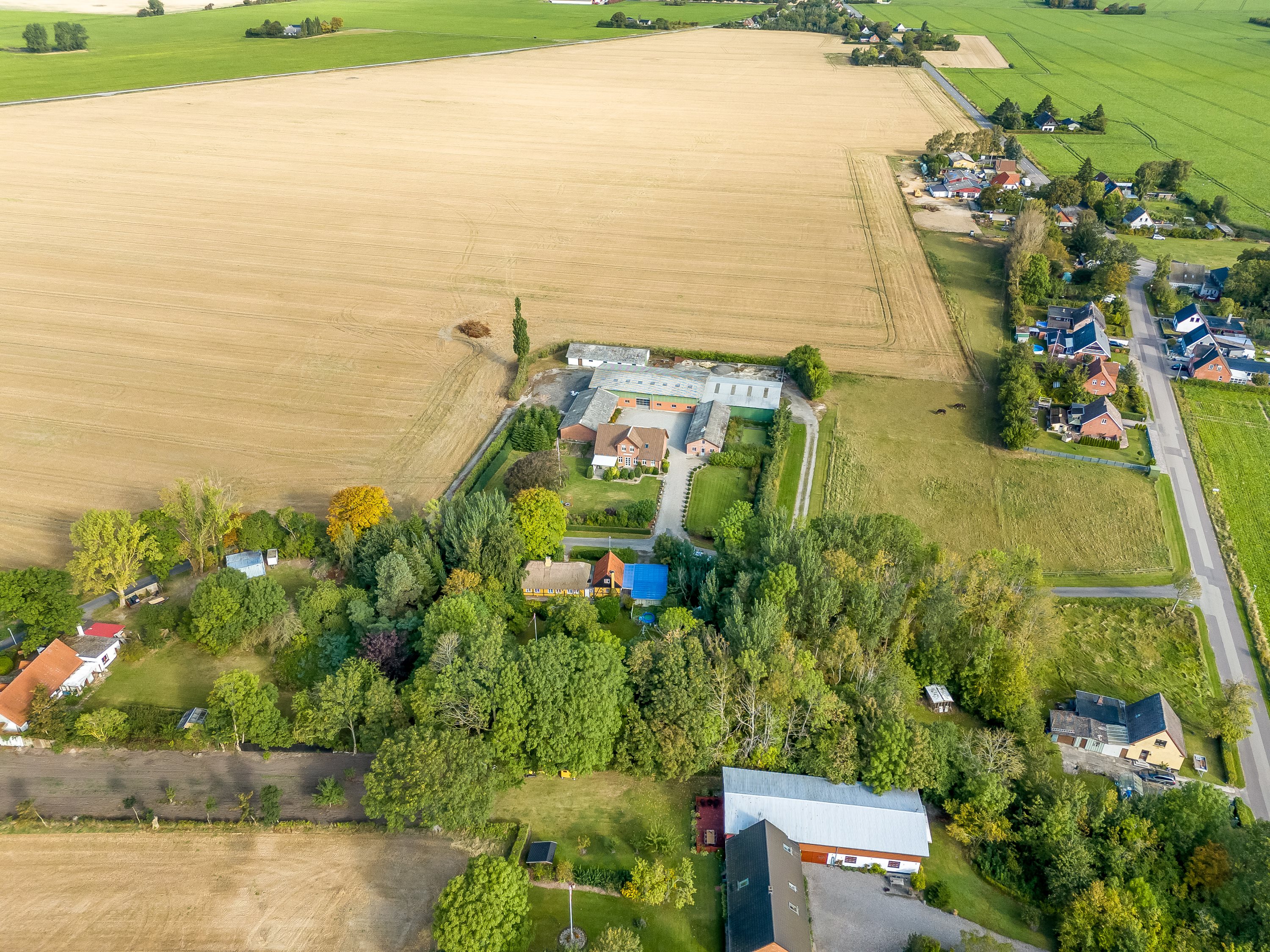 Fremhævet luftfoto billede i fuldskærmstilstand. Billede af Klønge Byvej 10, 4983 Dannemare