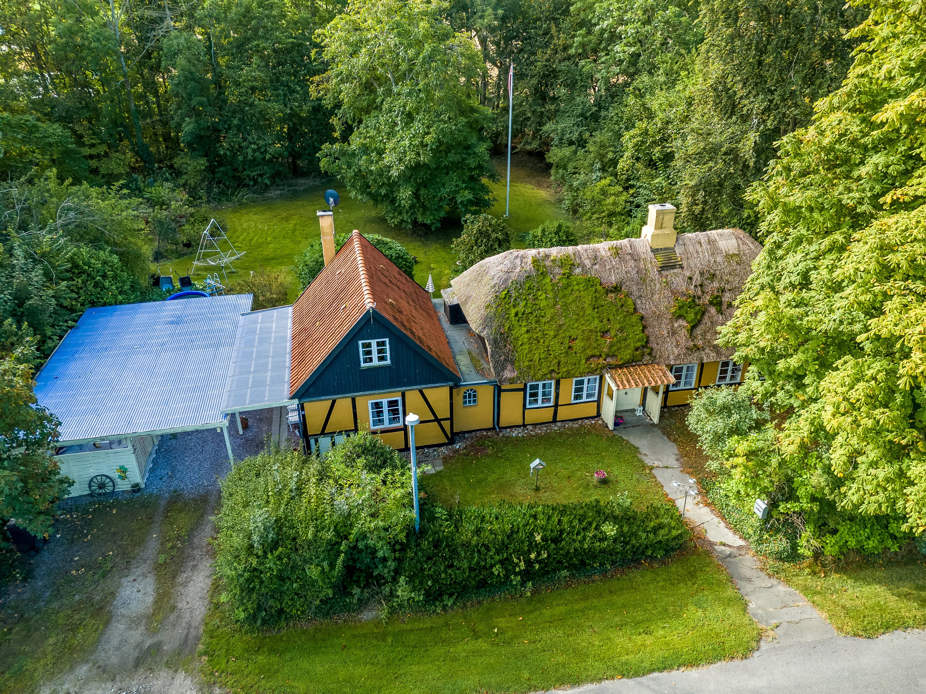 Fremhævet luftfoto billede i fuldskærmstilstand. Billede af Klønge Byvej 10, 4983 Dannemare