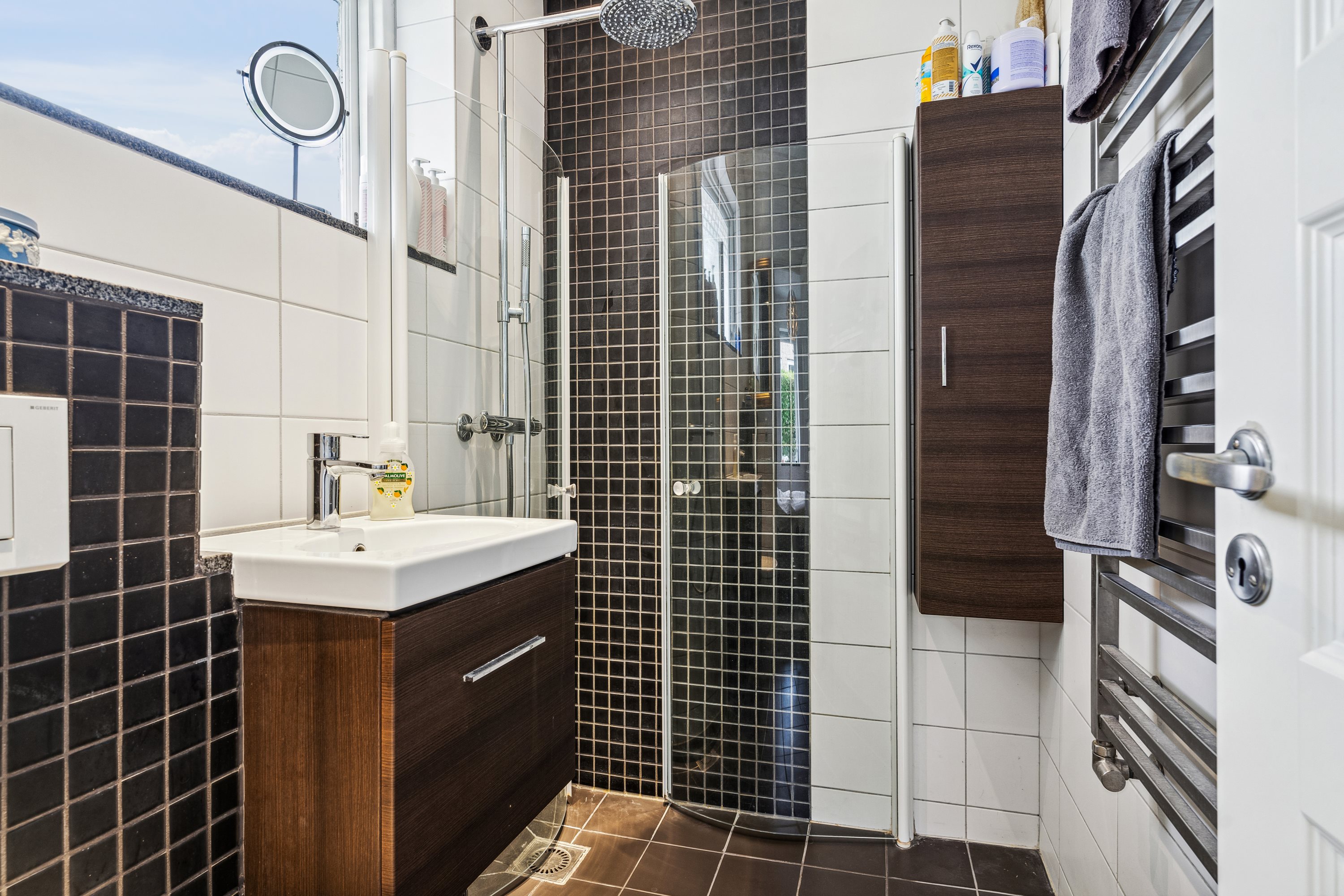 Fremhævet  billede i fuldskærmstilstand. Billede af Valdemarsvej 42, 2960 Rungsted Kyst