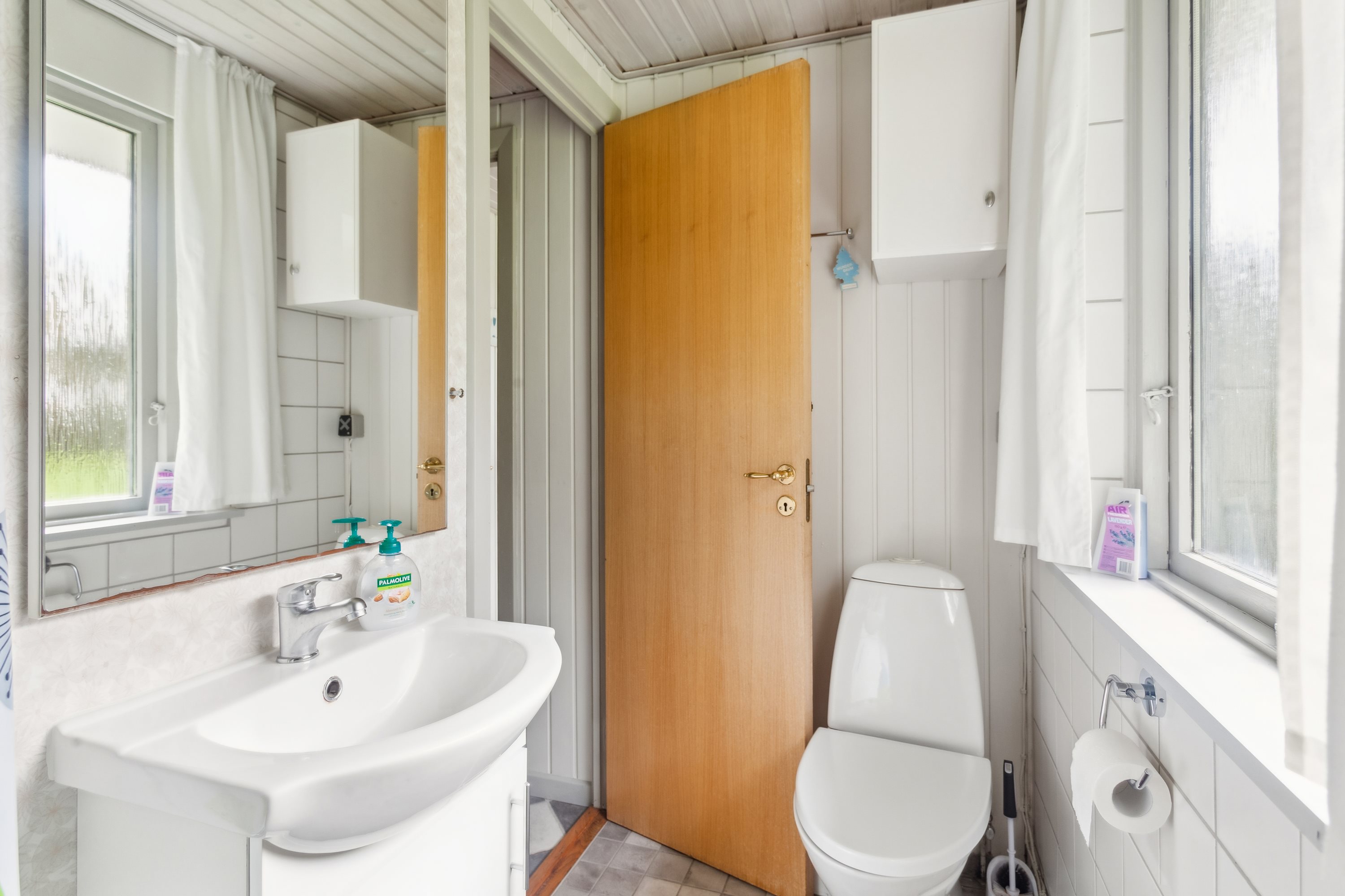 Fremhævet badeværelse billede i fuldskærmstilstand. Billede af Hindbærvej 2, Vesterø, 9940 Læsø