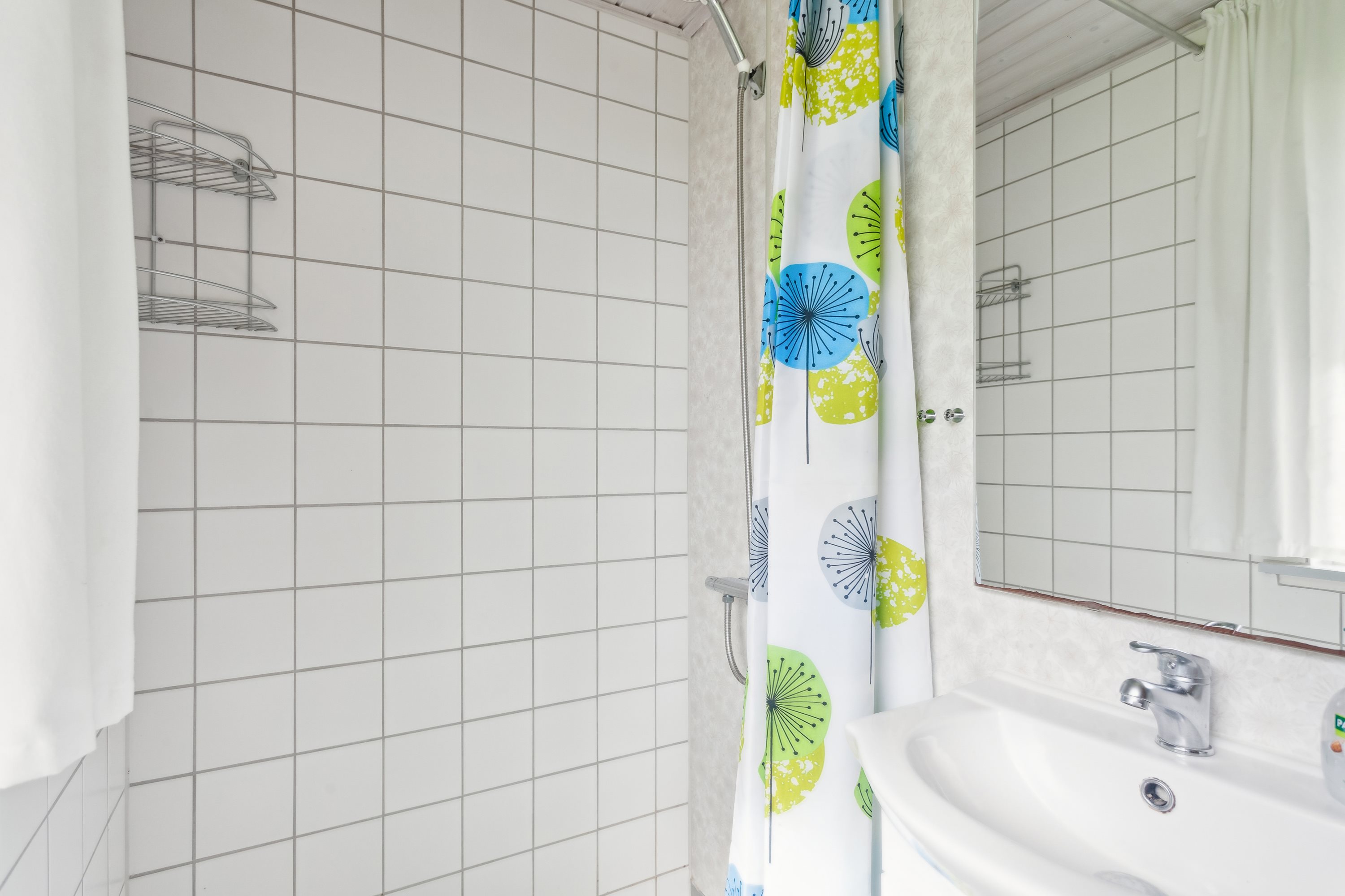 Fremhævet badeværelse billede i fuldskærmstilstand. Billede af Hindbærvej 2, Vesterø, 9940 Læsø