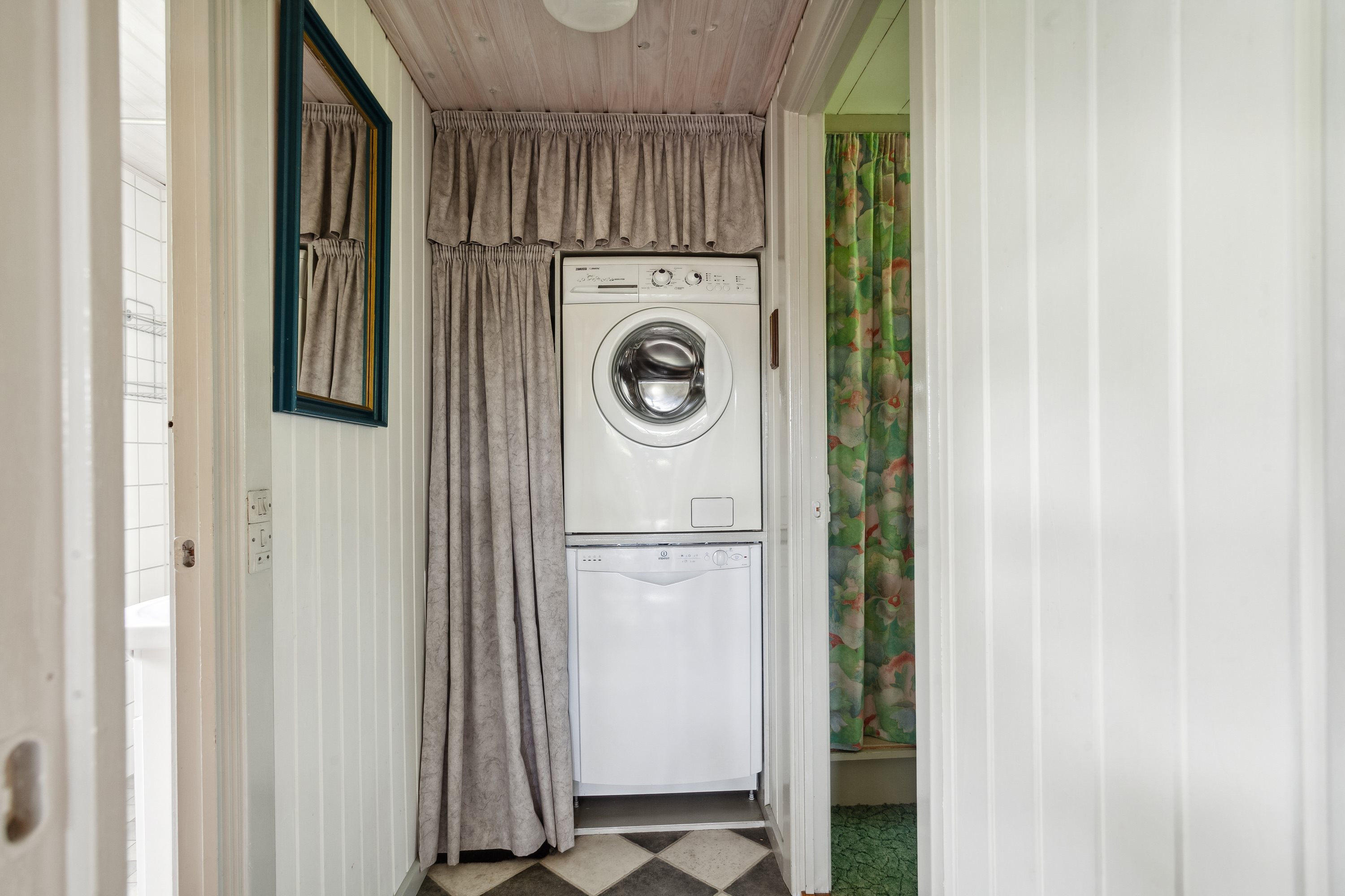 Fremhævet gang billede i fuldskærmstilstand. Billede af Hindbærvej 2, Vesterø, 9940 Læsø