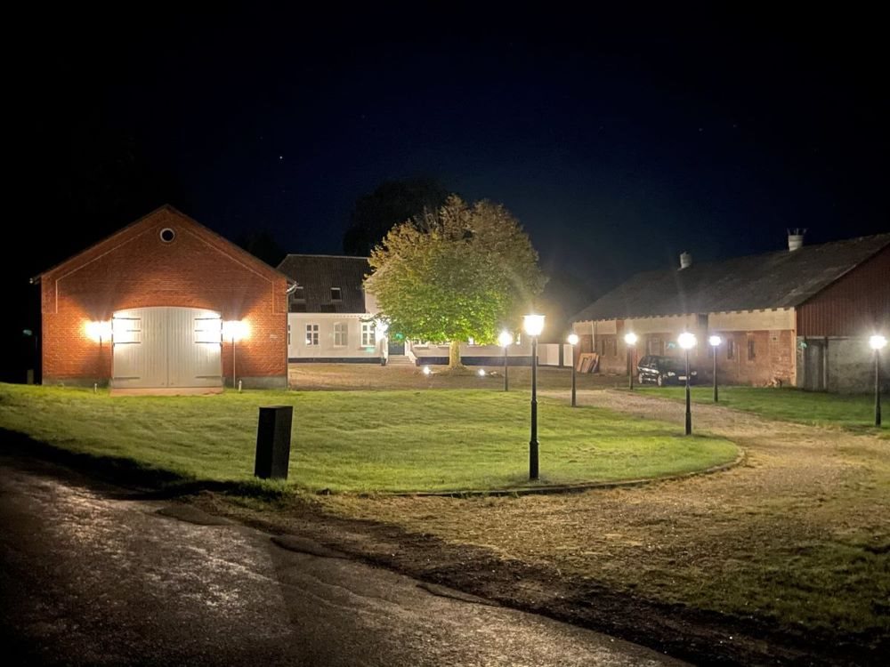 Fremhævet aften stemning fra sælger billede i fuldskærmstilstand. Billede af Dalbyvej 1, Brå, 8783 Hornsyld