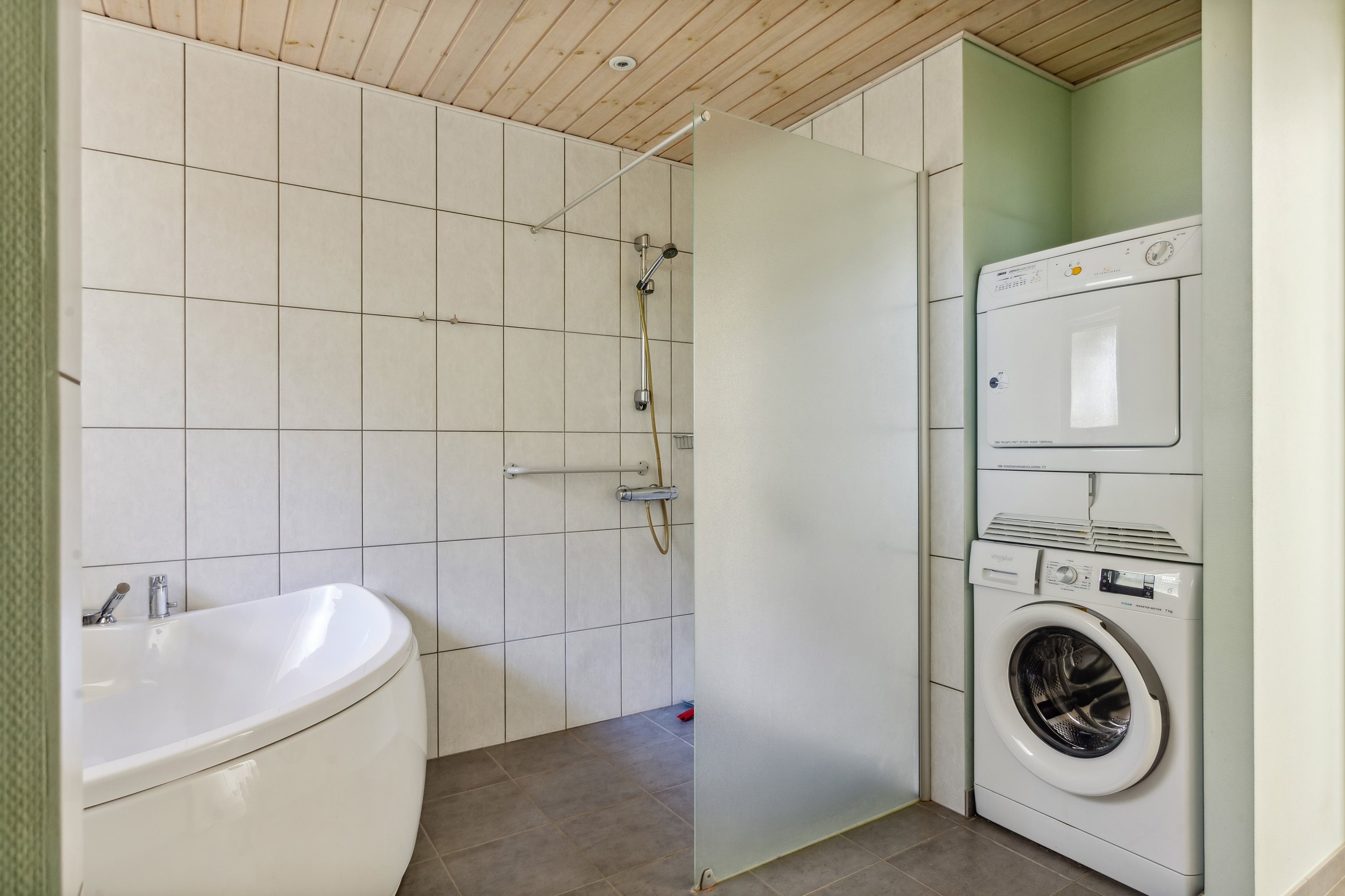 Fremhævet badeværelse billede i fuldskærmstilstand. Billede af Lindholmvej 10, Østerby, 9940 Læsø