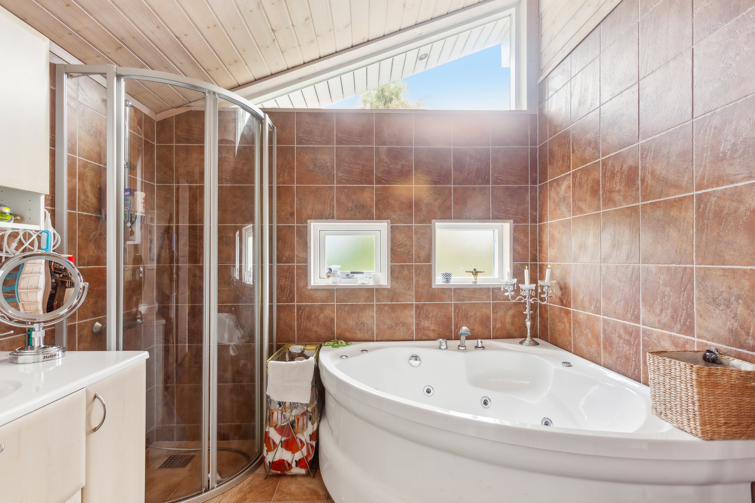 Fremhævet badeværelse billede i fuldskærmstilstand. Billede af Post-Jollen 25, Nordmarken, 9940 Læsø