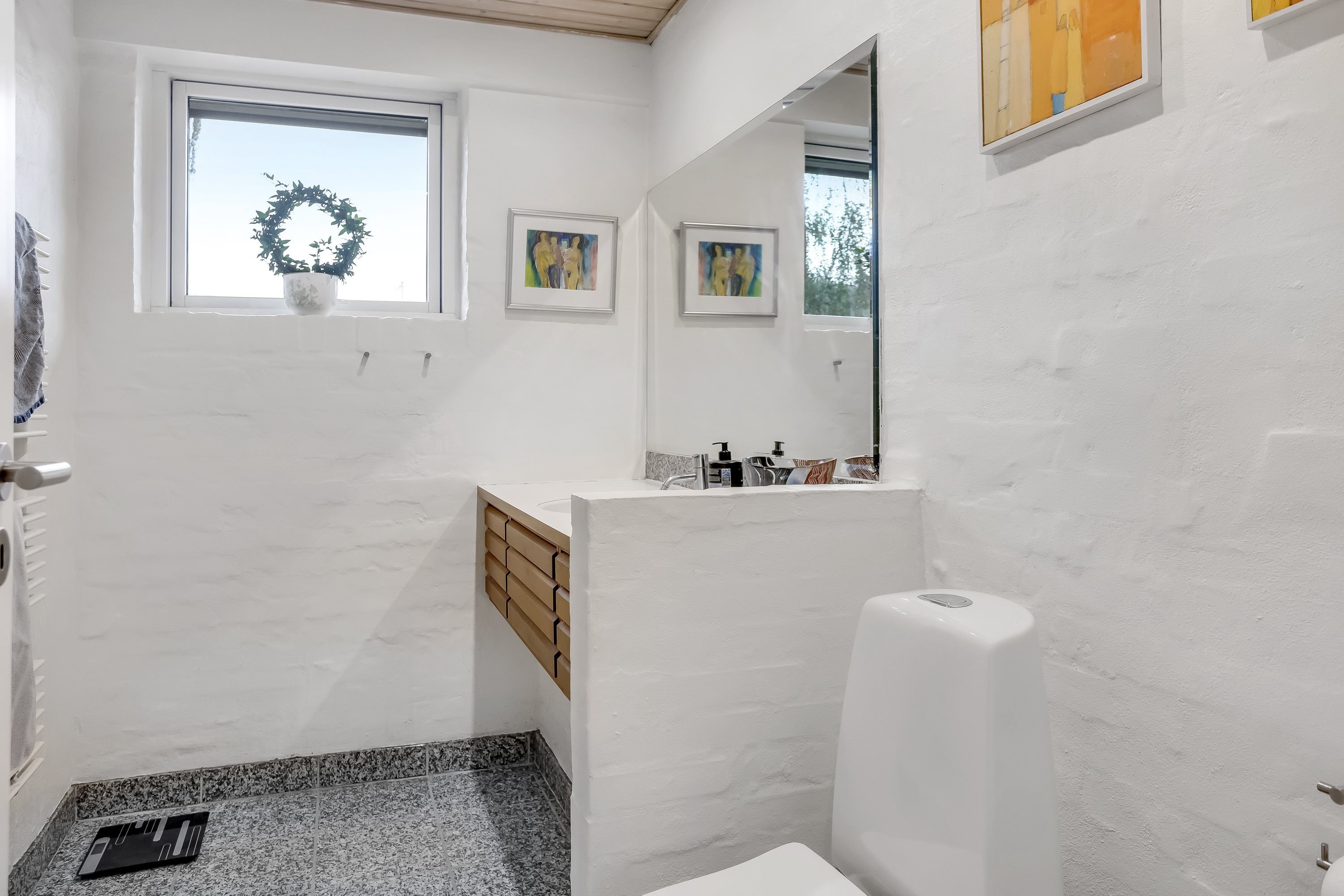 Fremhævet badeværelse billede i fuldskærmstilstand. Billede af Hørhøjvej 11, 8831 Løgstrup