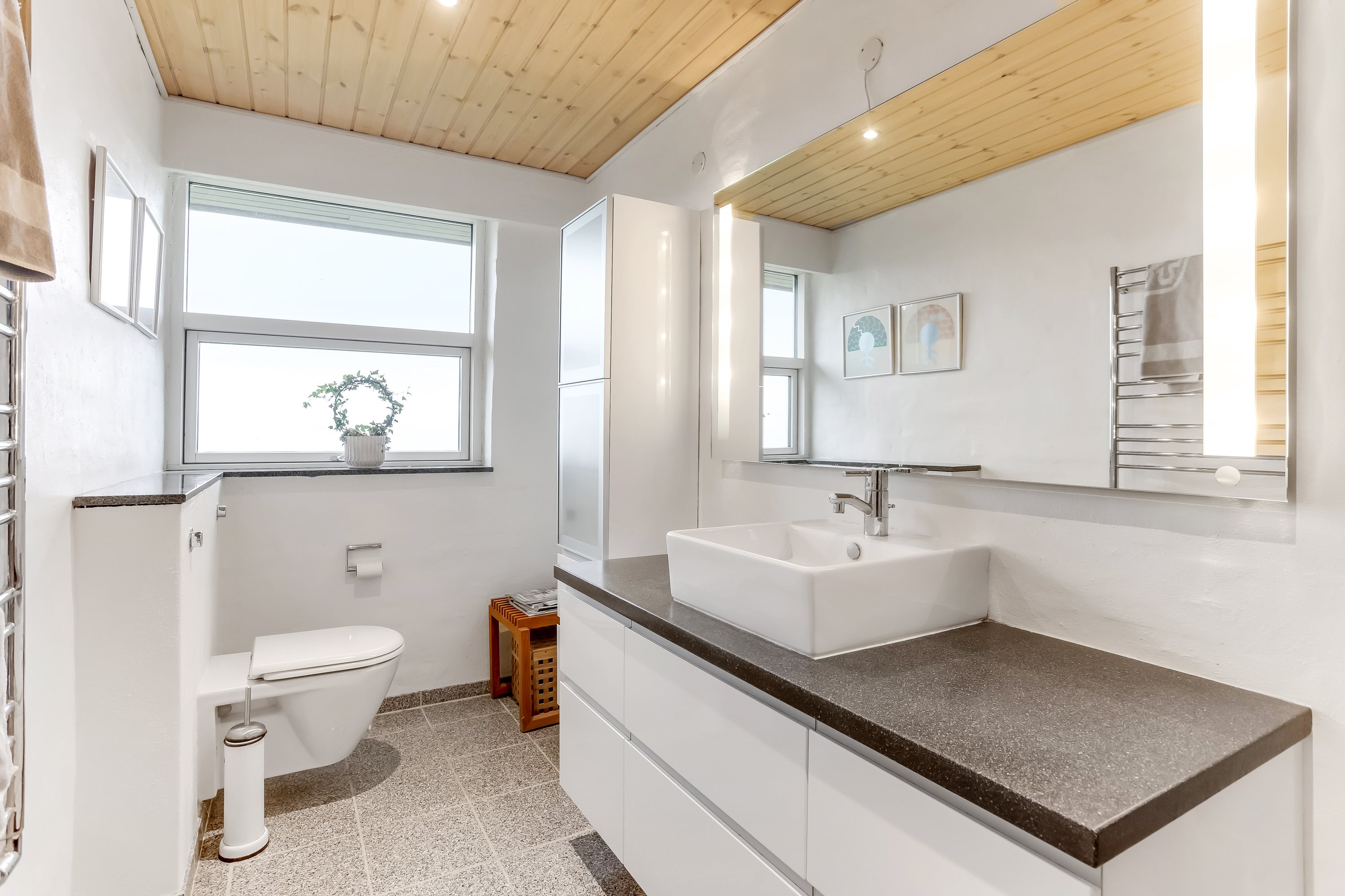 Fremhævet badeværelse billede i fuldskærmstilstand. Billede af Hørhøjvej 11, 8831 Løgstrup