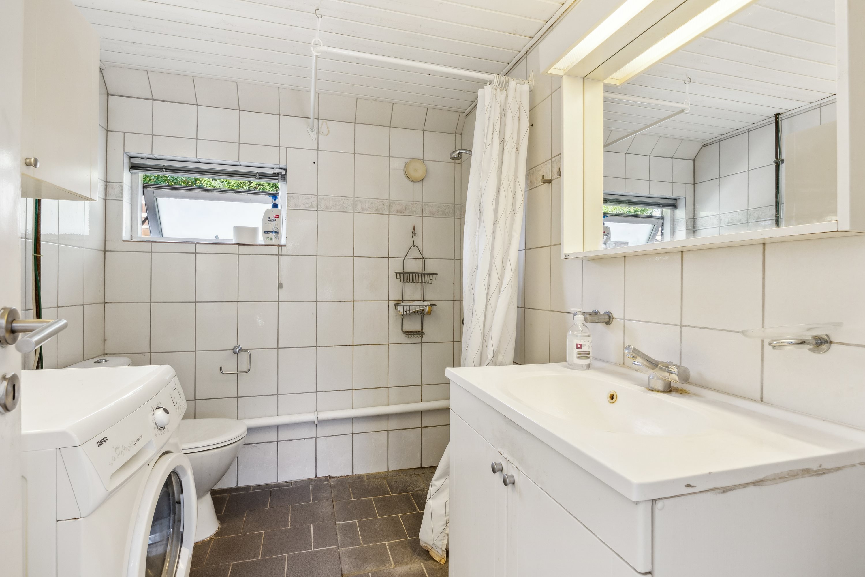 Fremhævet badeværelse billede i fuldskærmstilstand. Billede af Ishøj Bygade 51, 2635 Ishøj