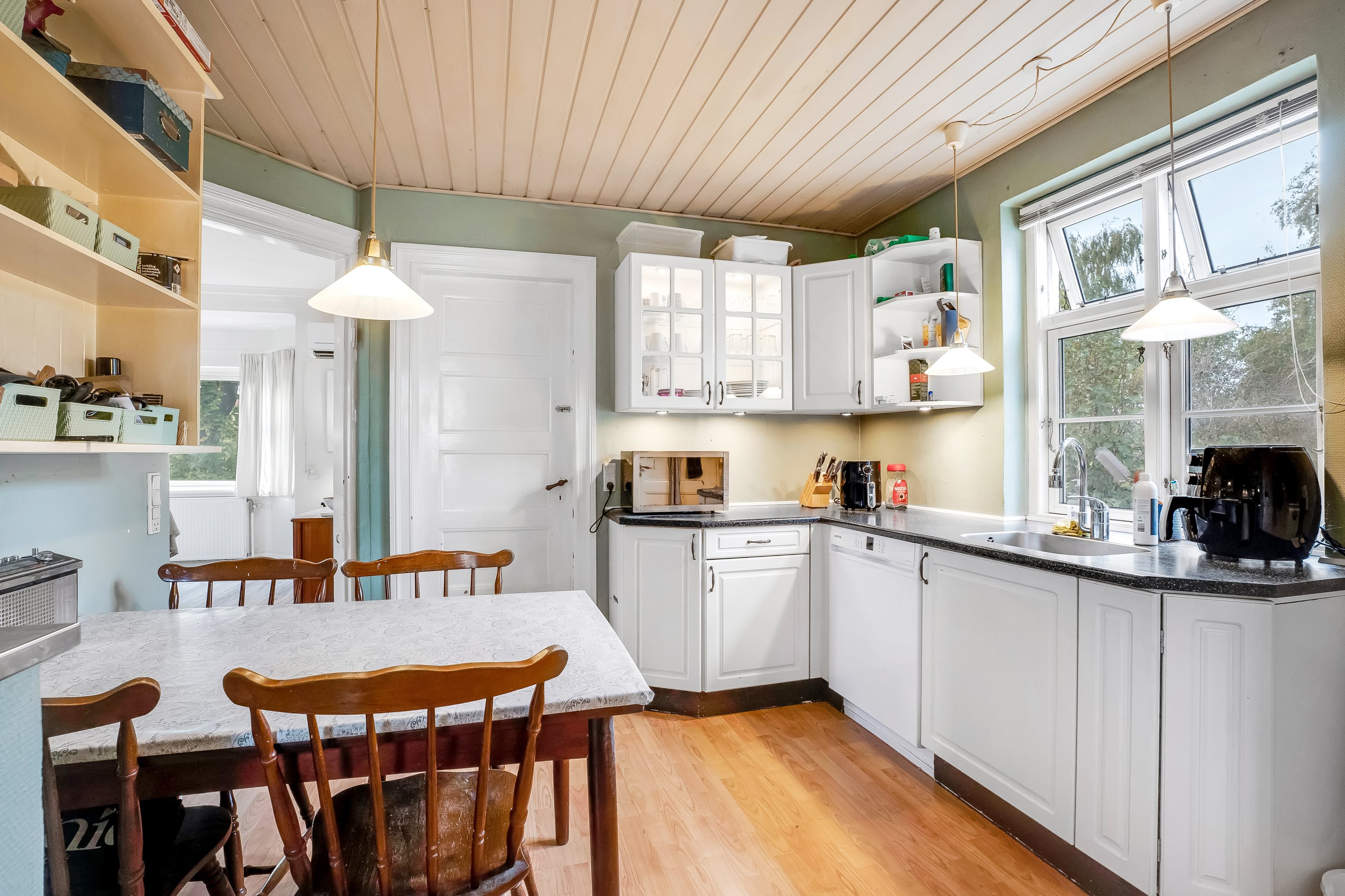 Fremhævet køkken billede i fuldskærmstilstand. Billede af Østervej 44, Vålse, 4840 Nørre Alslev