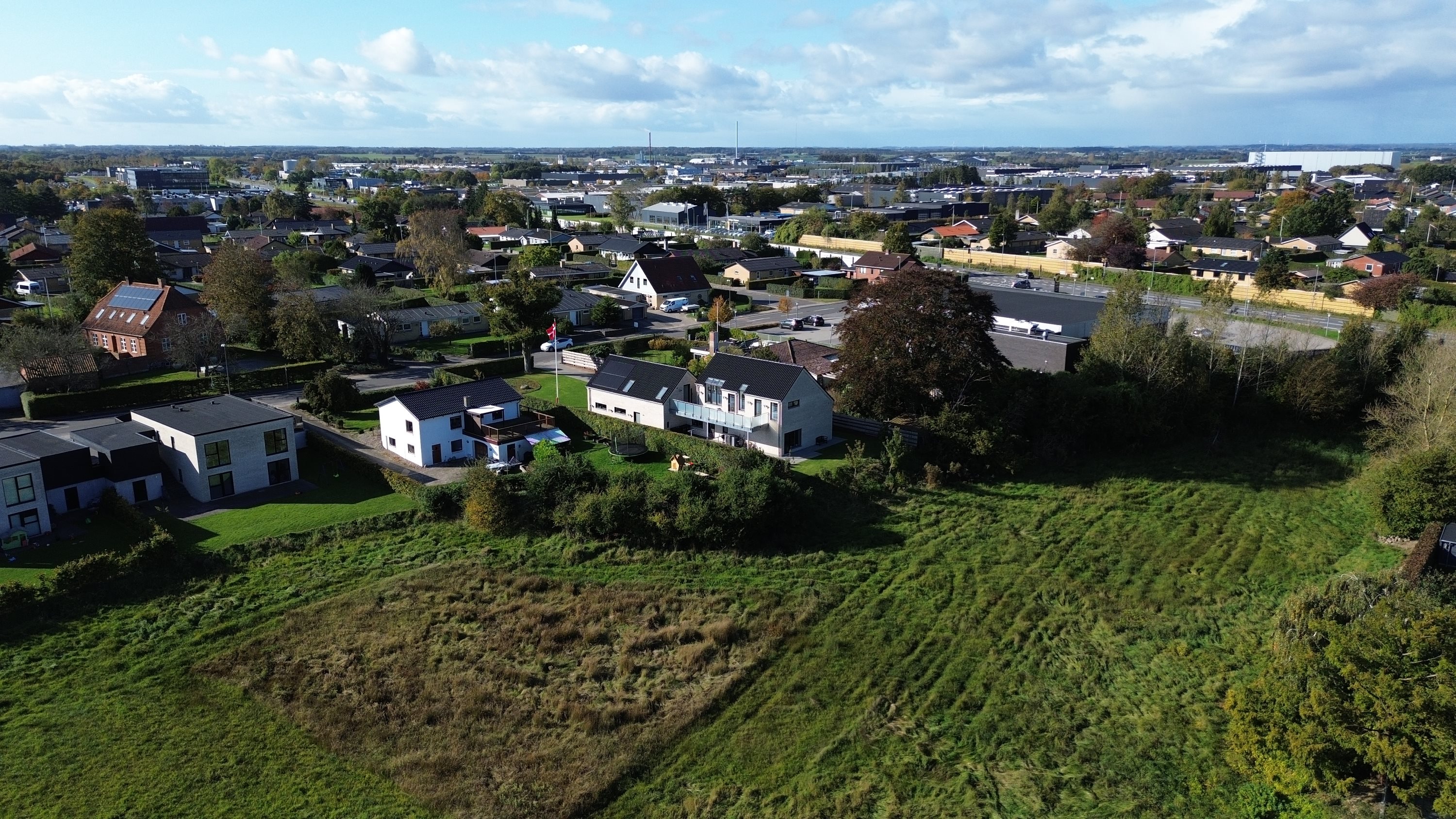 Fremhævet drone billede i fuldskærmstilstand. Billede af Ørnstrupvej 7, Torsted, 8700 Horsens