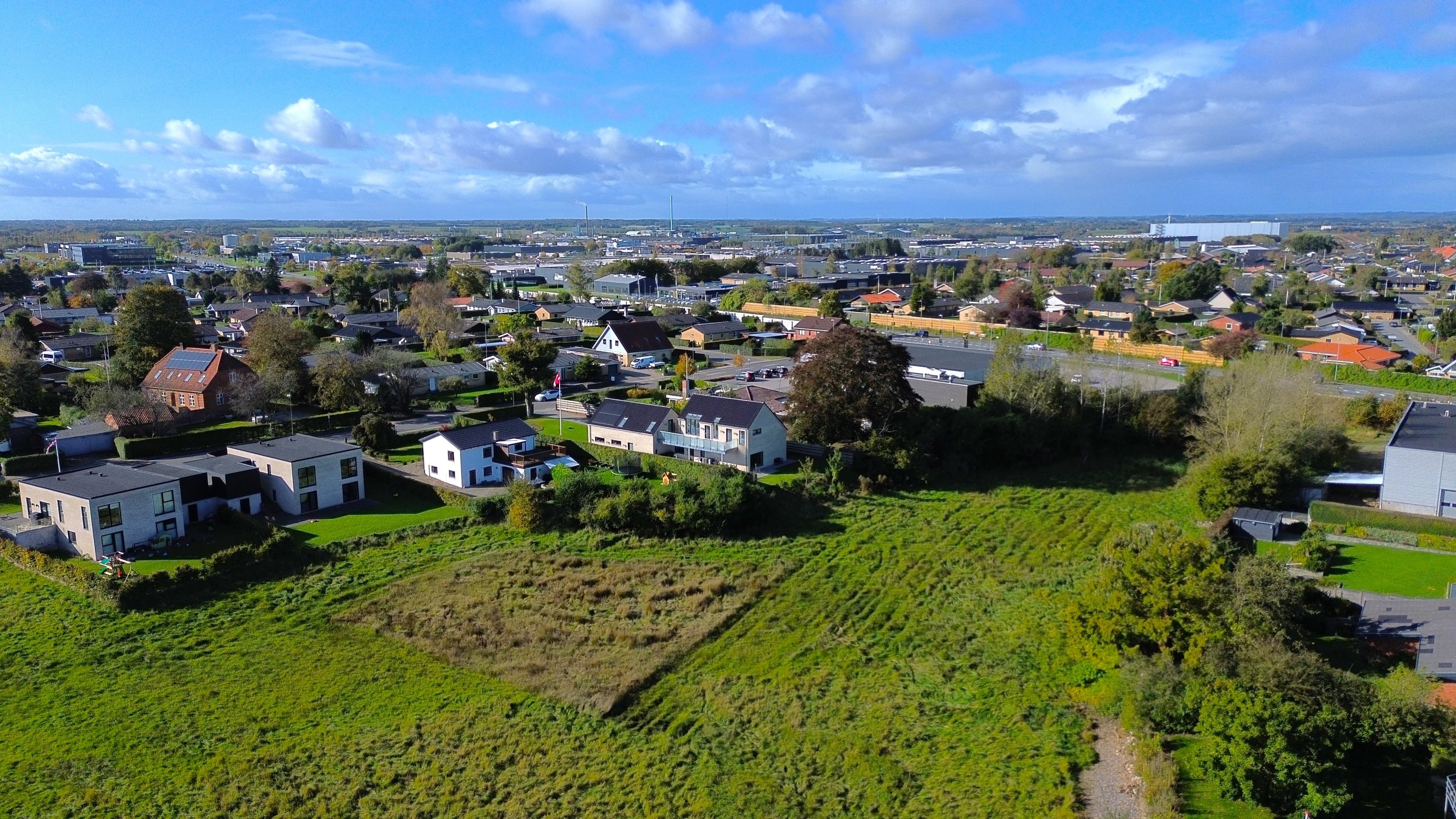 Fremhævet drone billede i fuldskærmstilstand. Billede af Ørnstrupvej 7, Torsted, 8700 Horsens