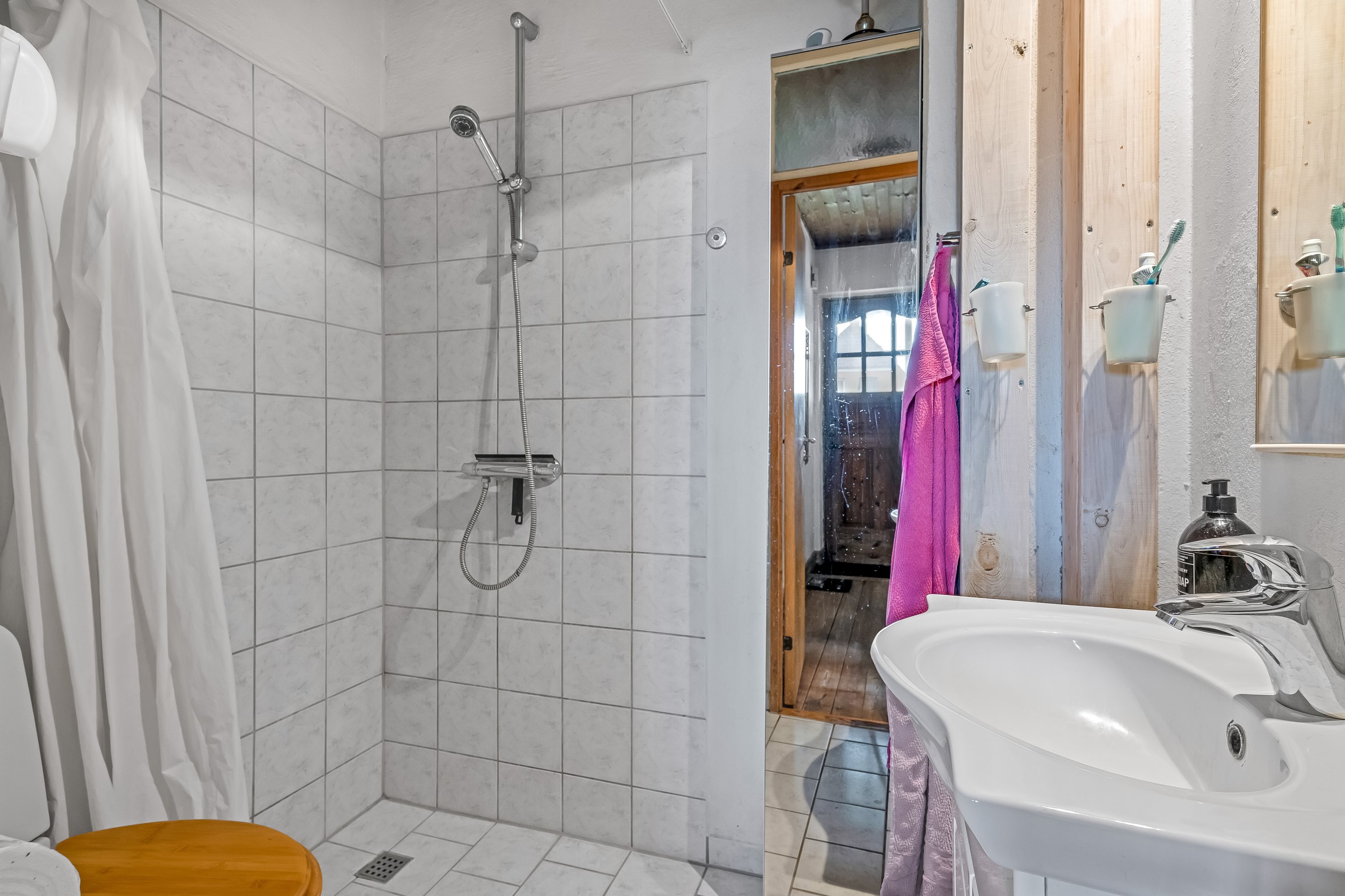 Fremhævet badeværelse billede i fuldskærmstilstand. Billede af Østerbrogade 4A, 7500 Holstebro