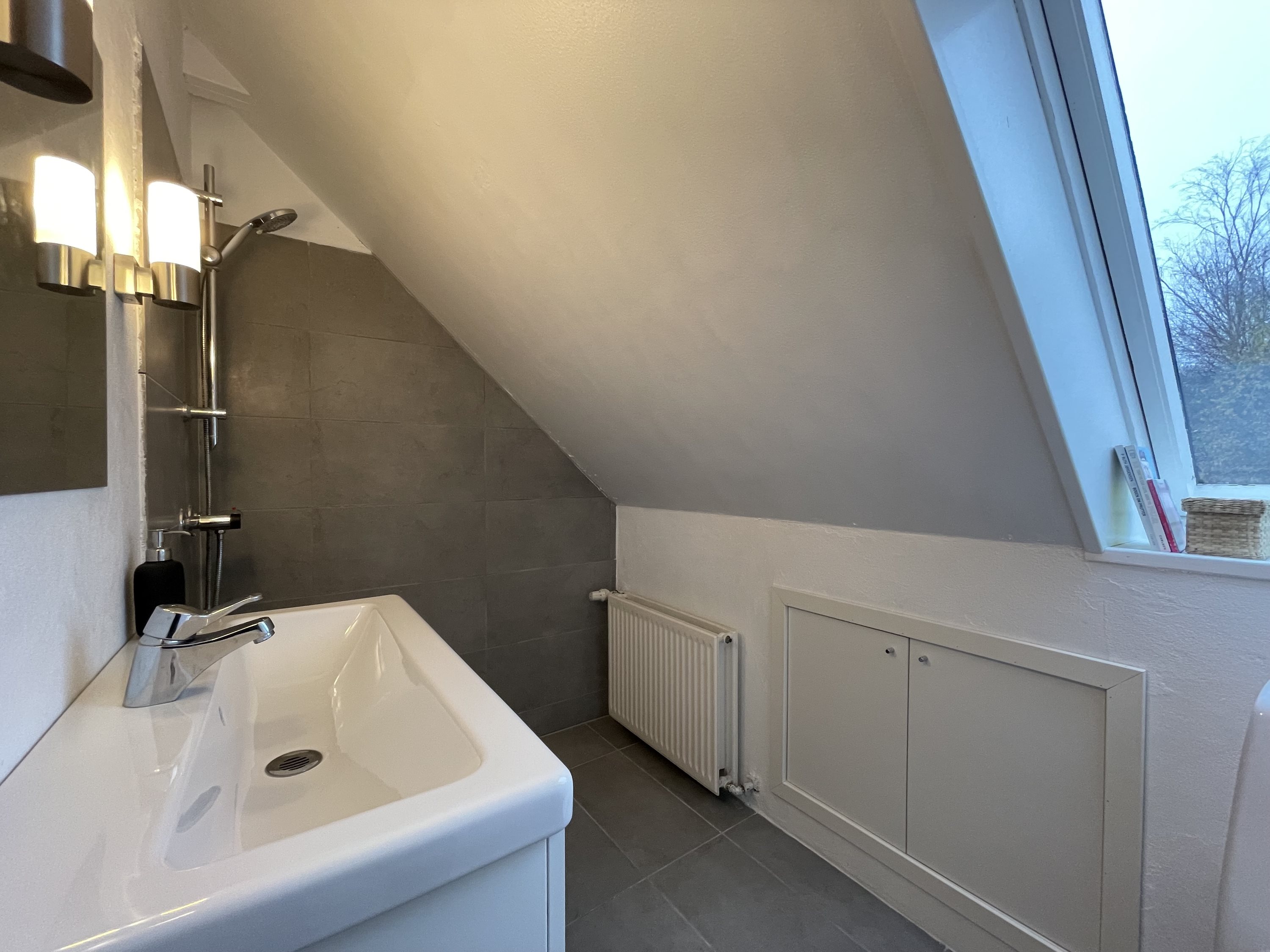 Fremhævet badeværelse billede i fuldskærmstilstand. Billede af Gudumvej 66, 9260 Gistrup