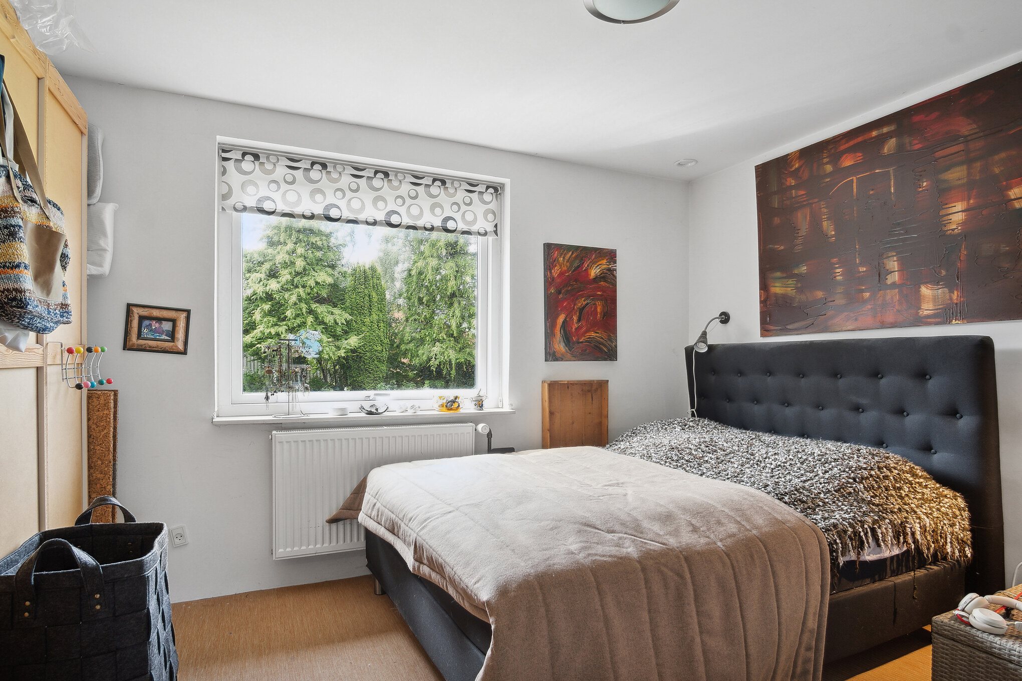 Fremhævet soveværelse billede i fuldskærmstilstand. Billede af Industriområdet 13, 8732 Hovedgård