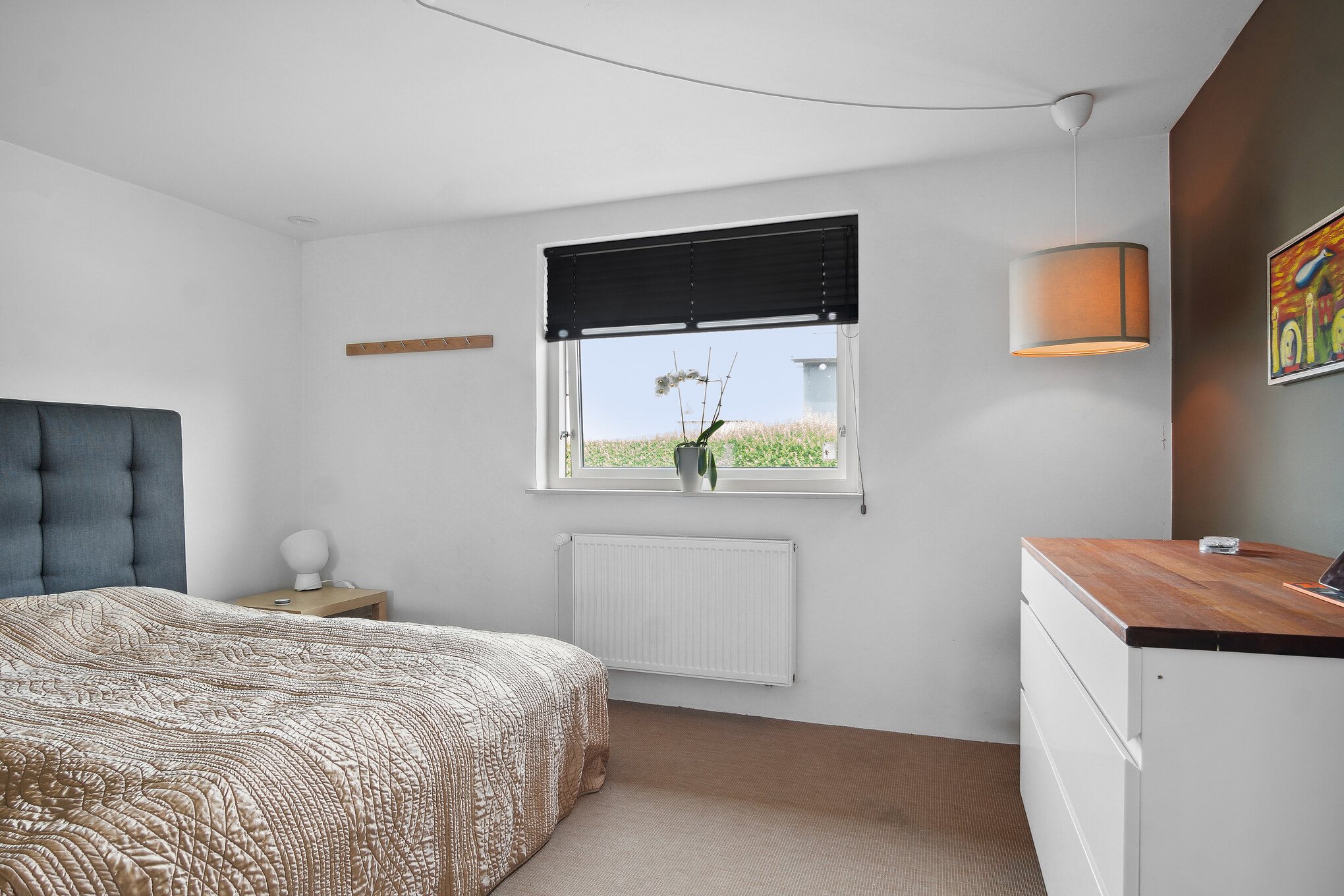 Fremhævet soveværelse billede i fuldskærmstilstand. Billede af Industriområdet 13, 8732 Hovedgård