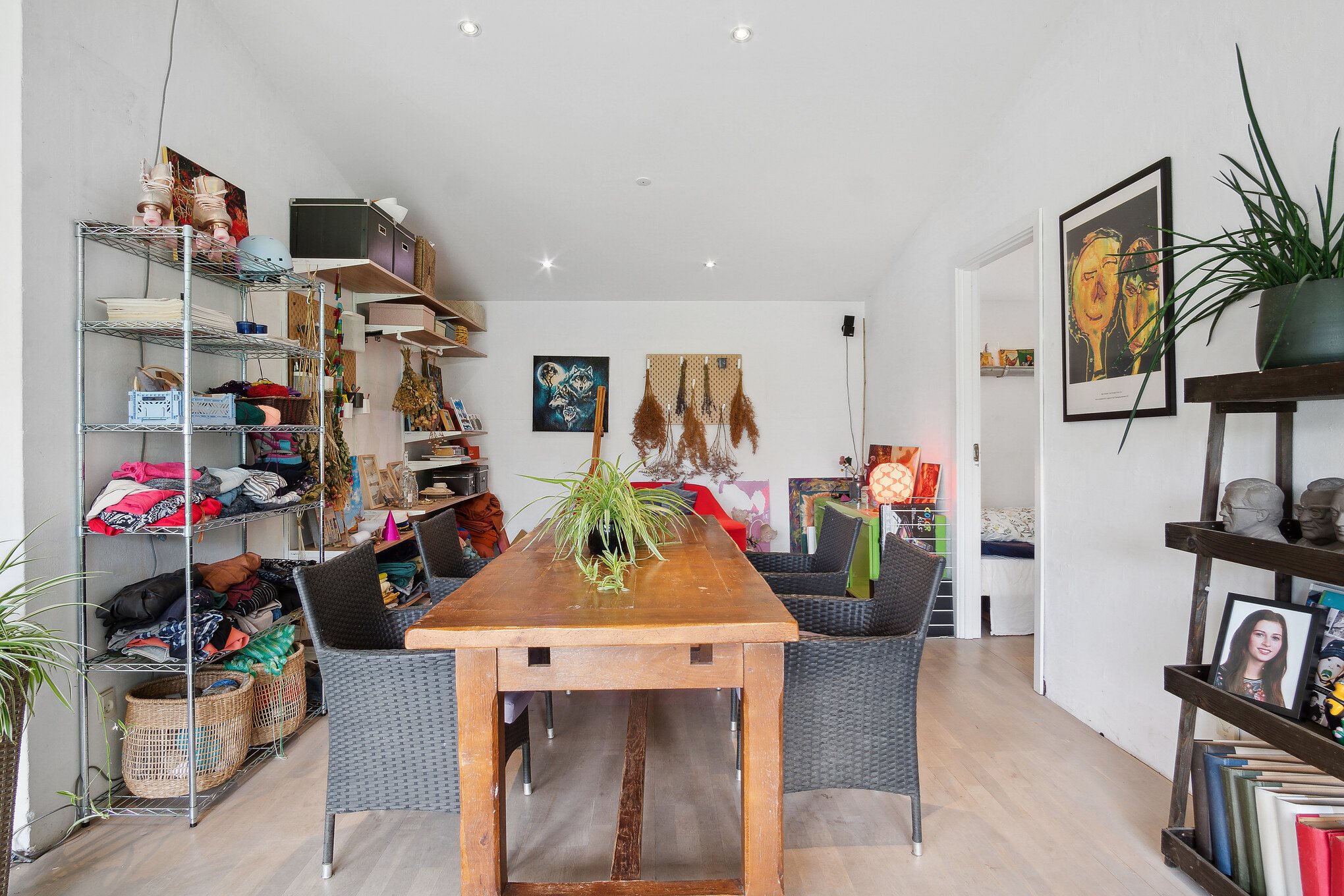 Fremhævet spisestue billede i fuldskærmstilstand. Billede af Industriområdet 13, 8732 Hovedgård