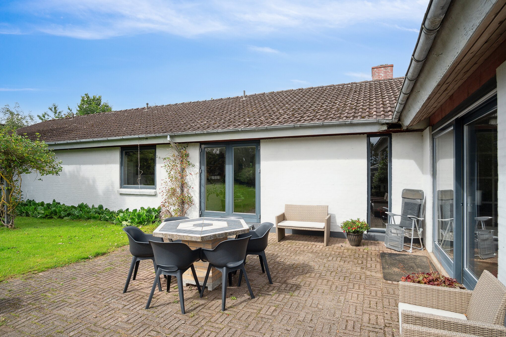 Fremhævet udendørs billede i fuldskærmstilstand. Billede af Industriområdet 13, 8732 Hovedgård