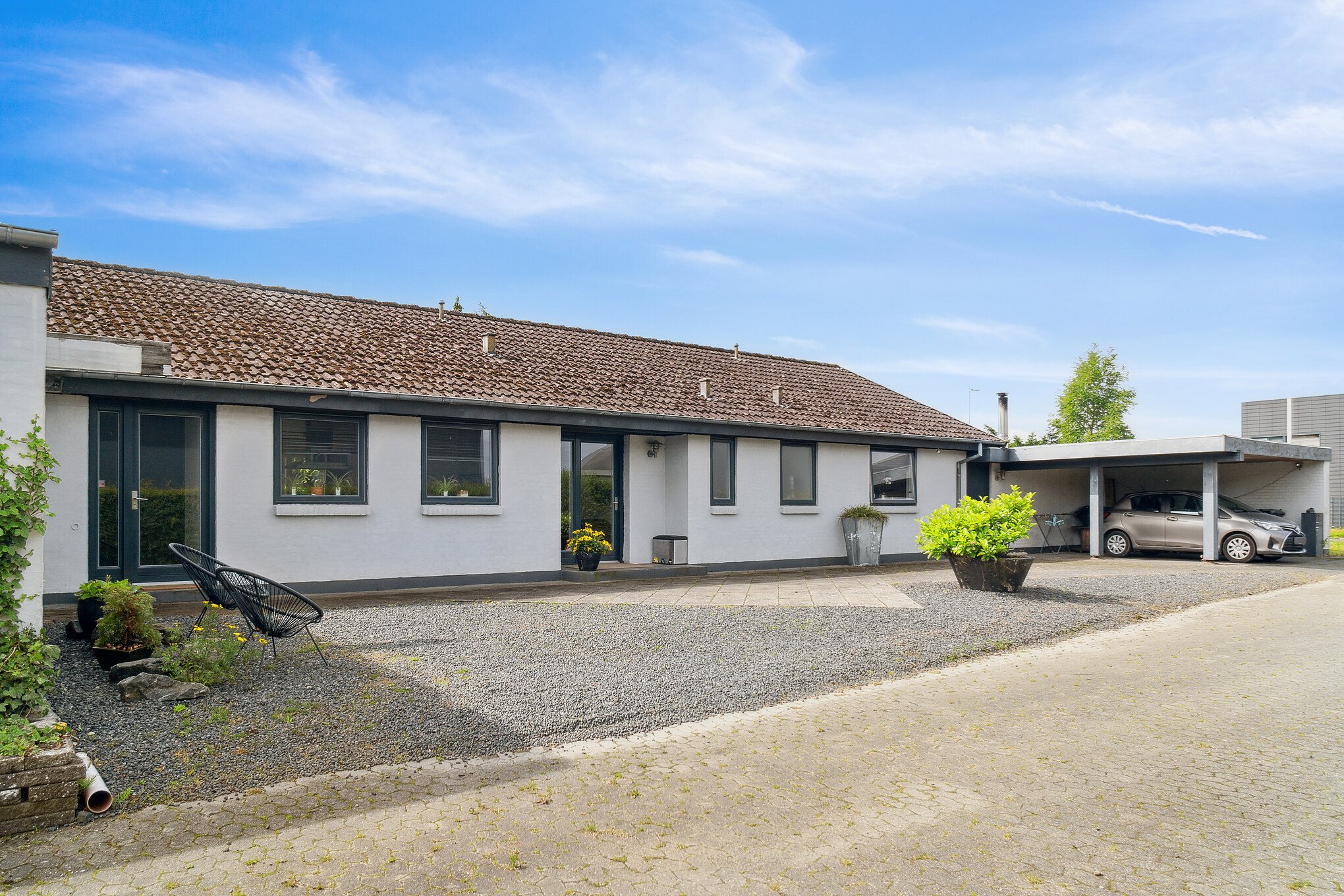 Fremhævet set fra vejen billede i fuldskærmstilstand. Billede af Industriområdet 13, 8732 Hovedgård