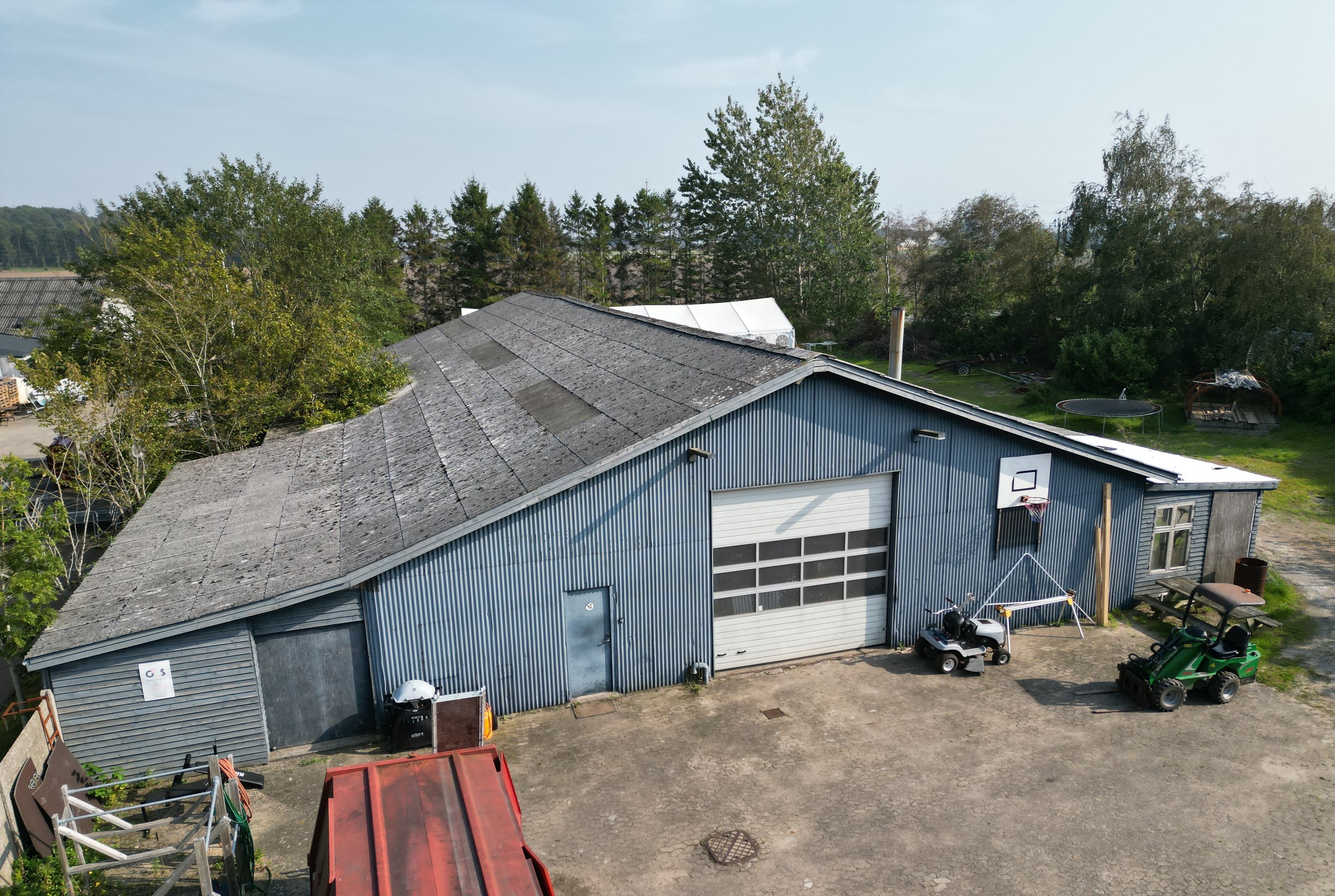 Fremhævet lagerhal billede i fuldskærmstilstand. Billede af Industriområdet 13, 8732 Hovedgård