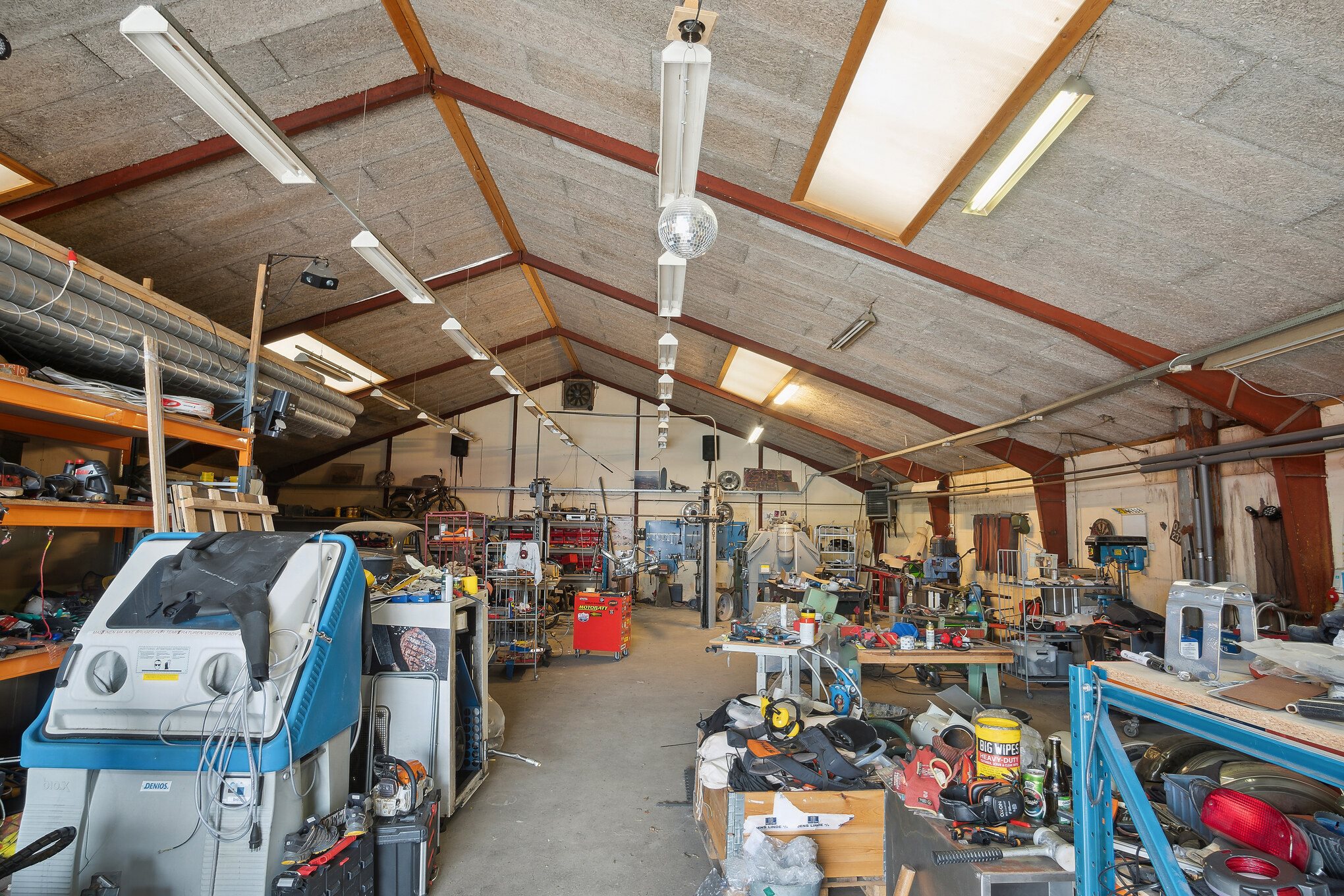 Fremhævet lager billede i fuldskærmstilstand. Billede af Industriområdet 13, 8732 Hovedgård