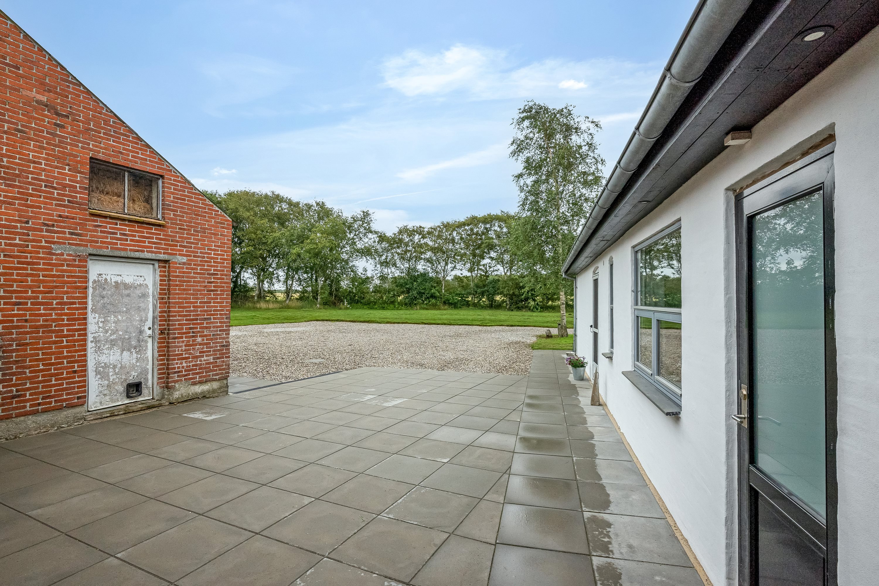 Fremhævet gårdsplads billede i fuldskærmstilstand. Billede af Nygårdsvej 22, 6940 Lem St