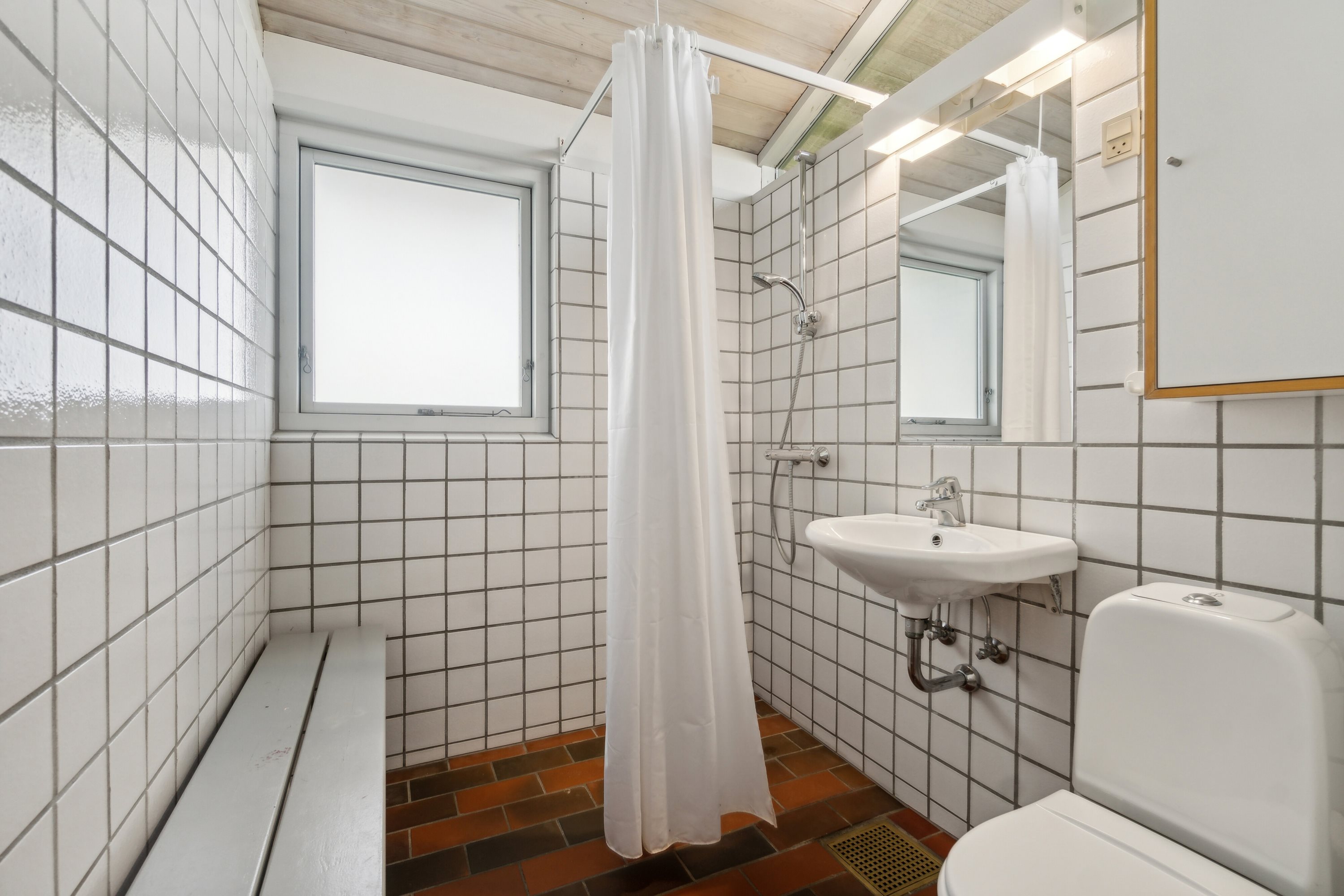 Fremhævet badeværelse billede i fuldskærmstilstand. Billede af Solskinsvej 58, Vigsø, 7730 Hanstholm