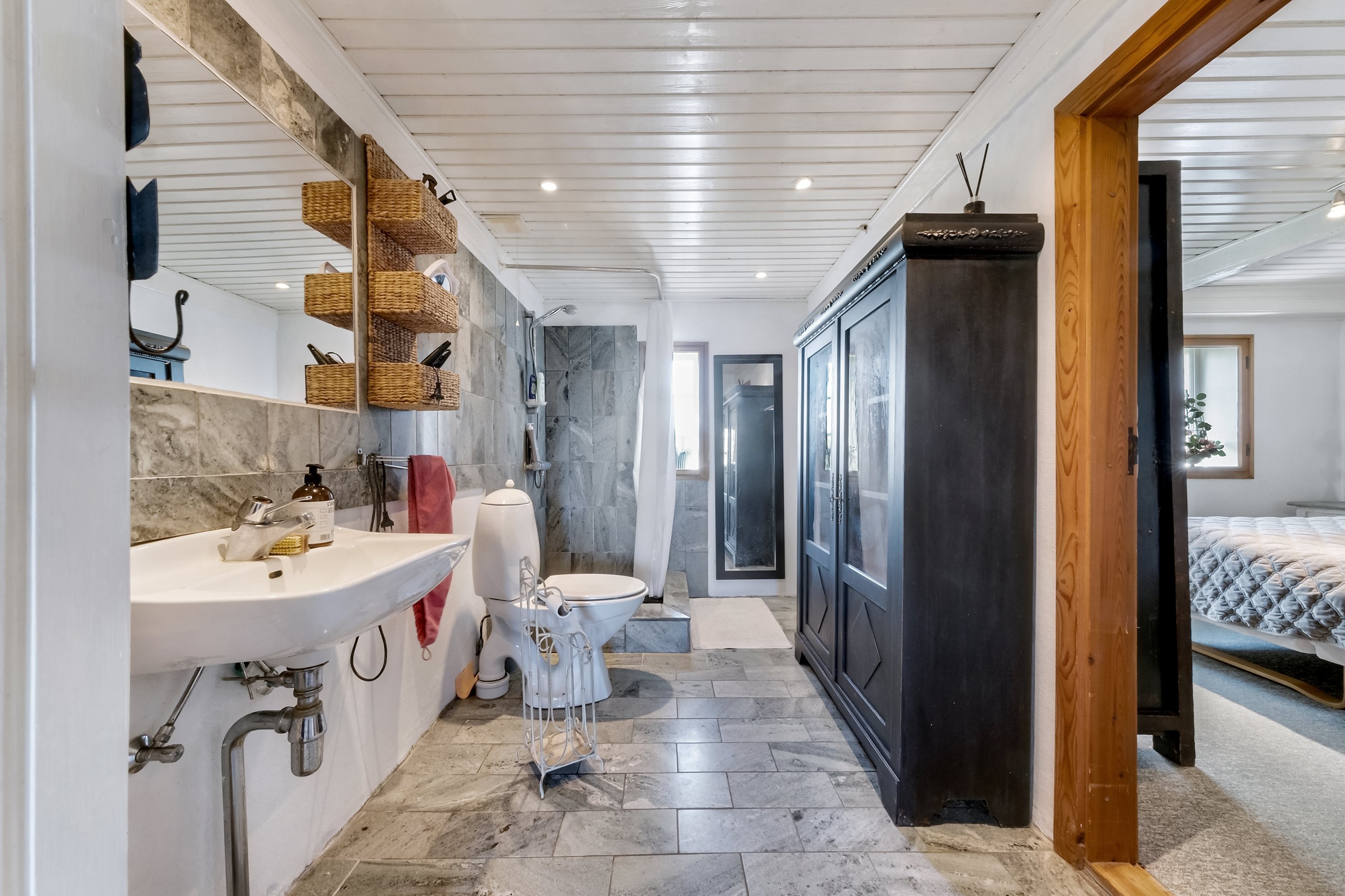 Fremhævet badeværelse billede i fuldskærmstilstand. Billede af Gammelløkkevej 1, 5985 Søby Ærø