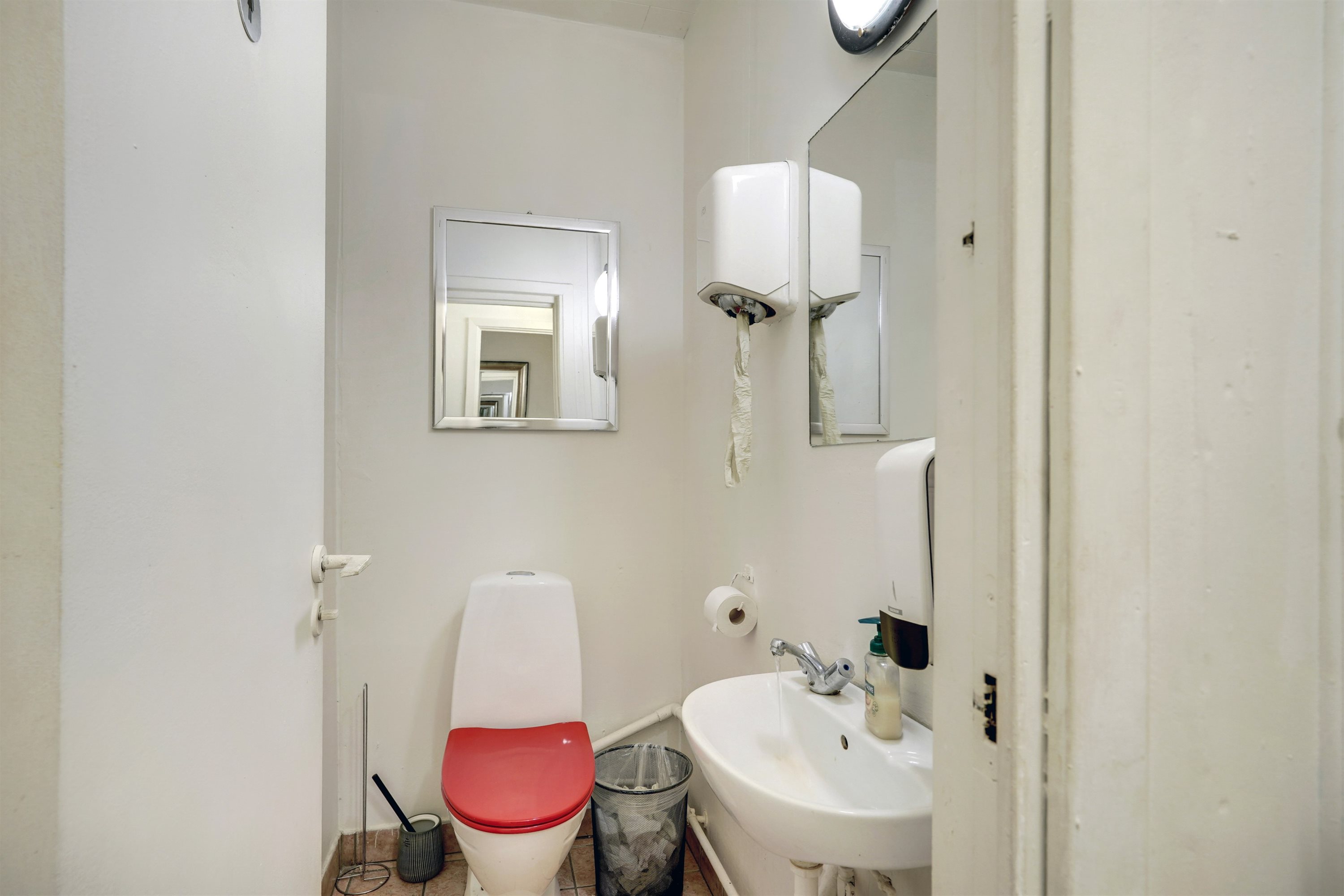 Fremhævet toilet billede i fuldskærmstilstand. Billede af Gefions Alle 3, 6705 Esbjerg Ø