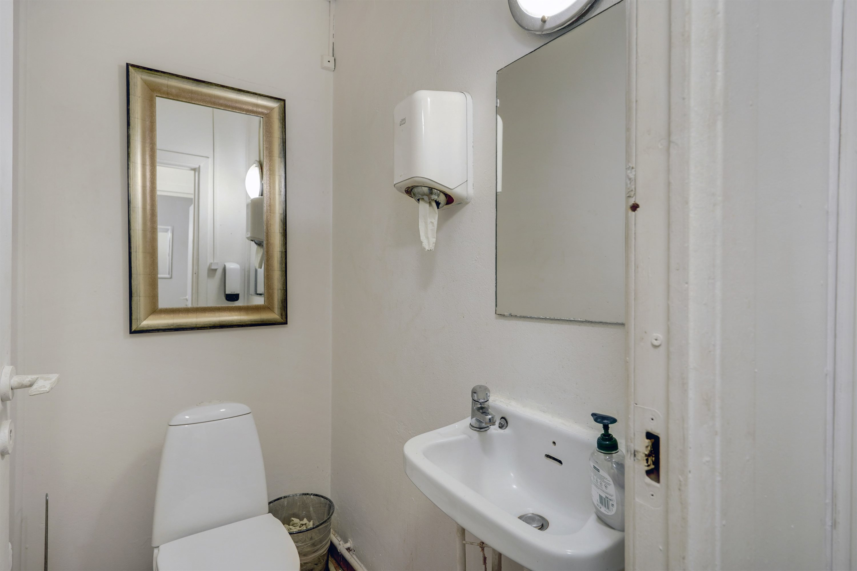 Fremhævet toilet billede i fuldskærmstilstand. Billede af Gefions Alle 3, 6705 Esbjerg Ø