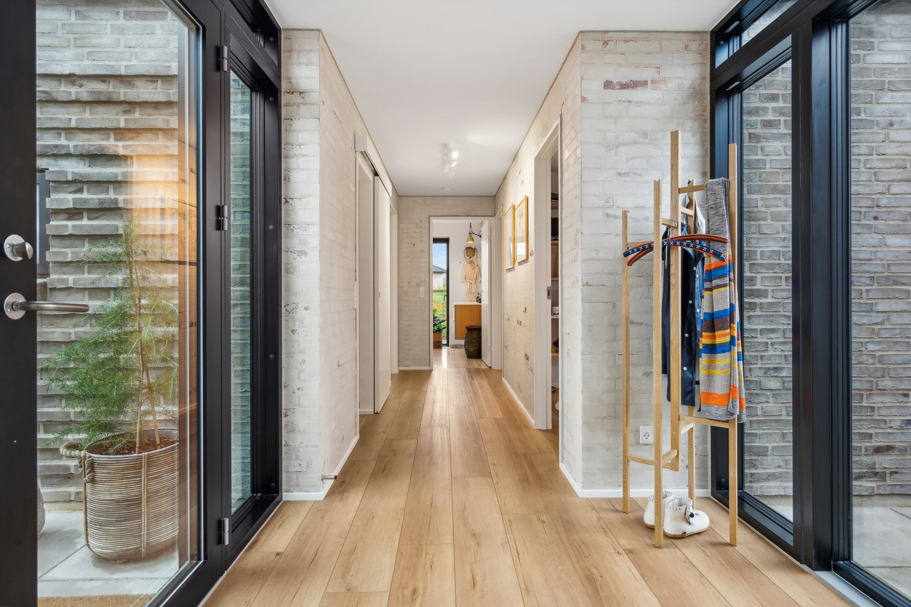 Fremhævet mellemgang billede i fuldskærmstilstand. Billede af Biegårds Alle 32, 8700 Horsens