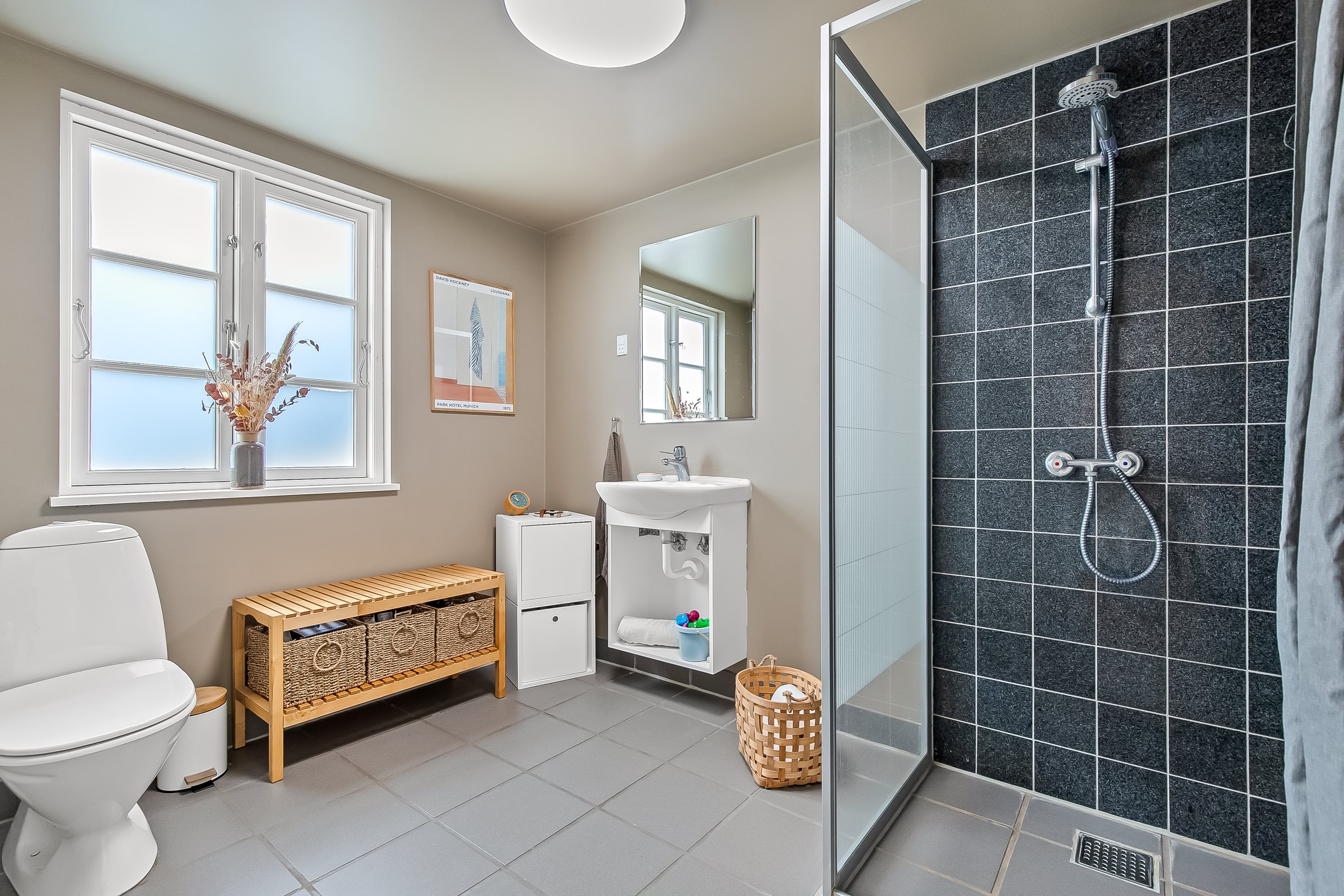 Fremhævet badeværelse billede i fuldskærmstilstand. Billede af Søvej 7, 7100 Vejle