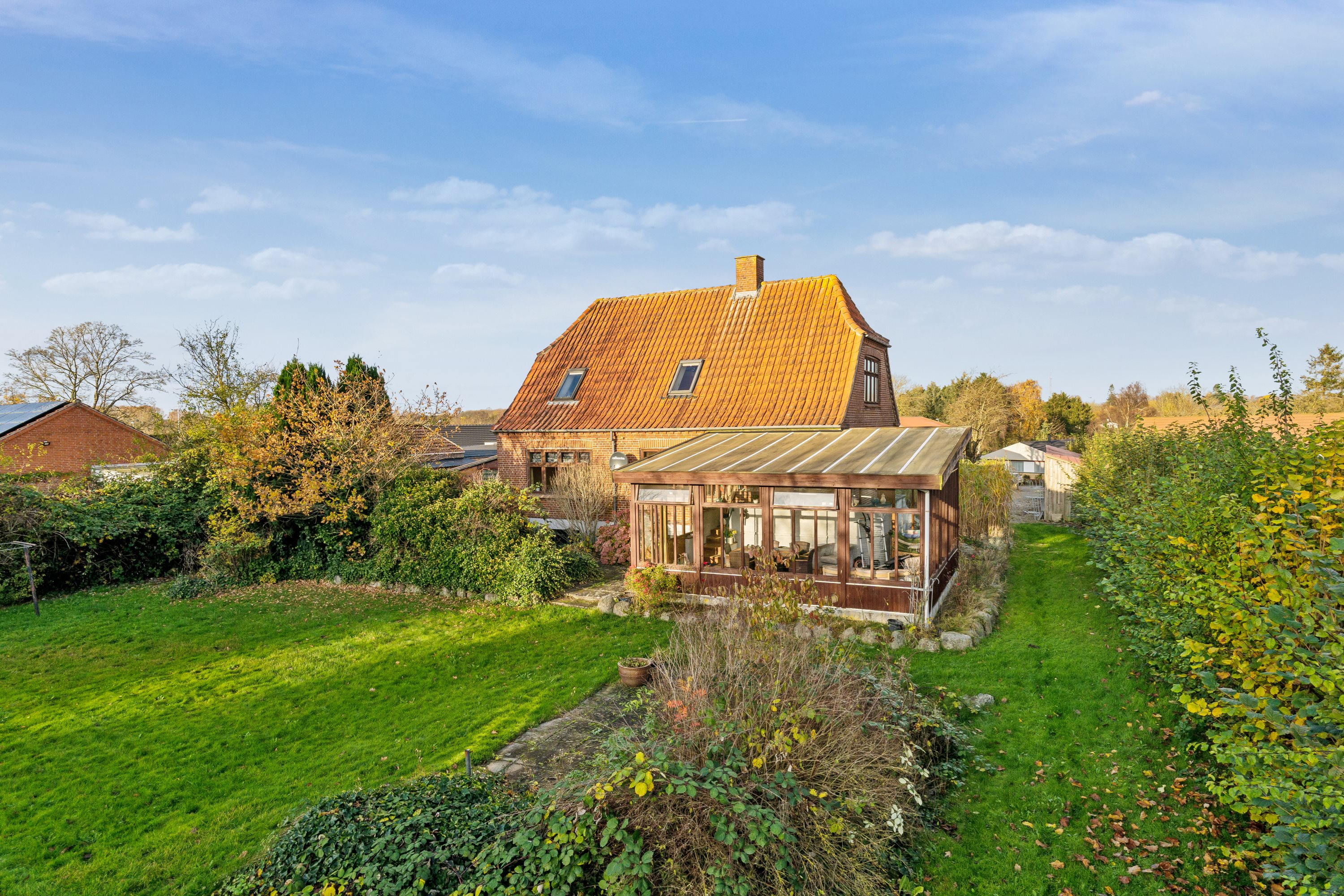 Fremhævet ejendommen fra haven  billede i fuldskærmstilstand. Billede af Smedegade 12, Rårup, 7130 Juelsminde