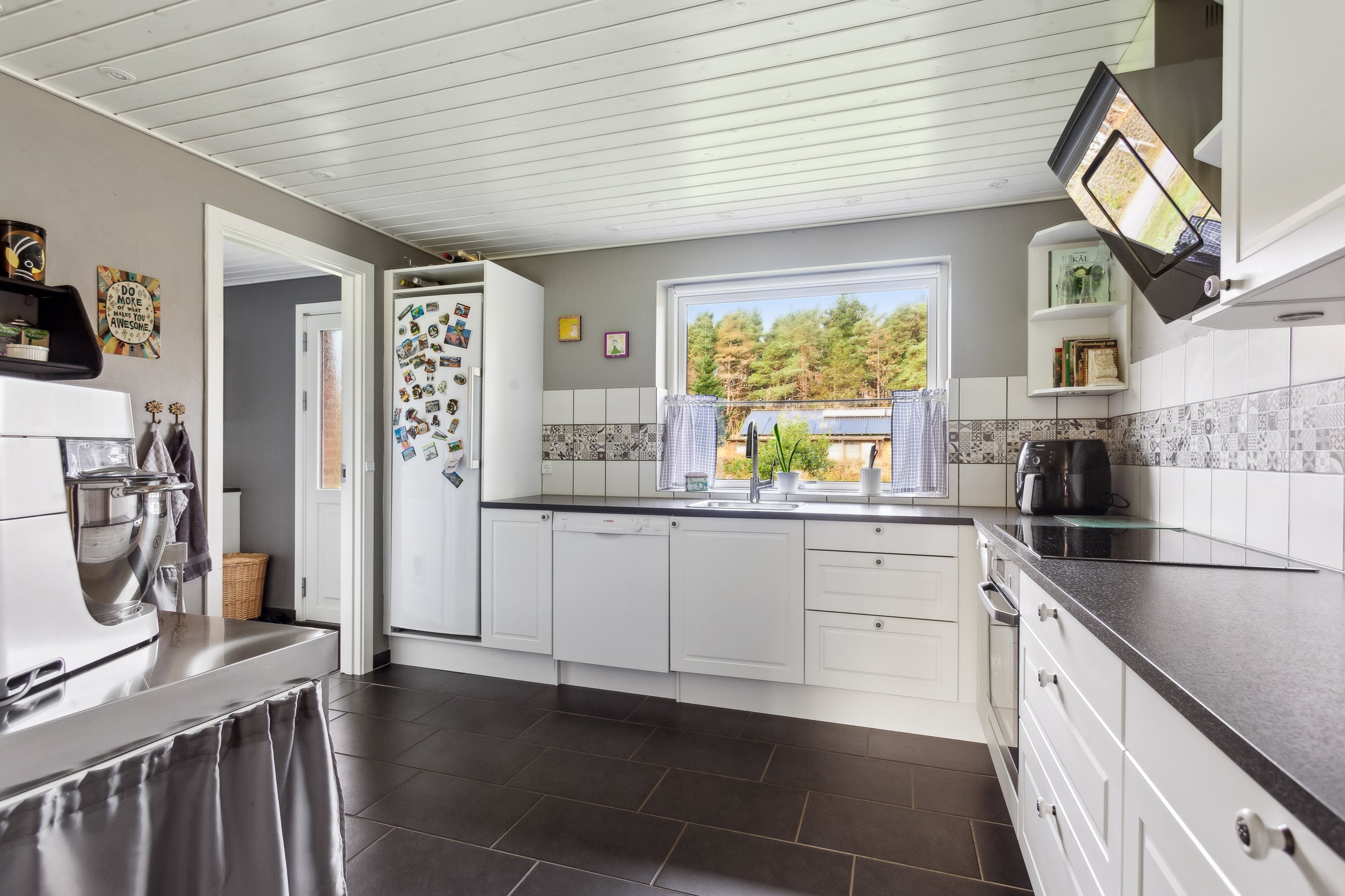 Fremhævet køkken billede i fuldskærmstilstand. Billede af Danzigmannvej 2A, Østerby, 9940 Læsø