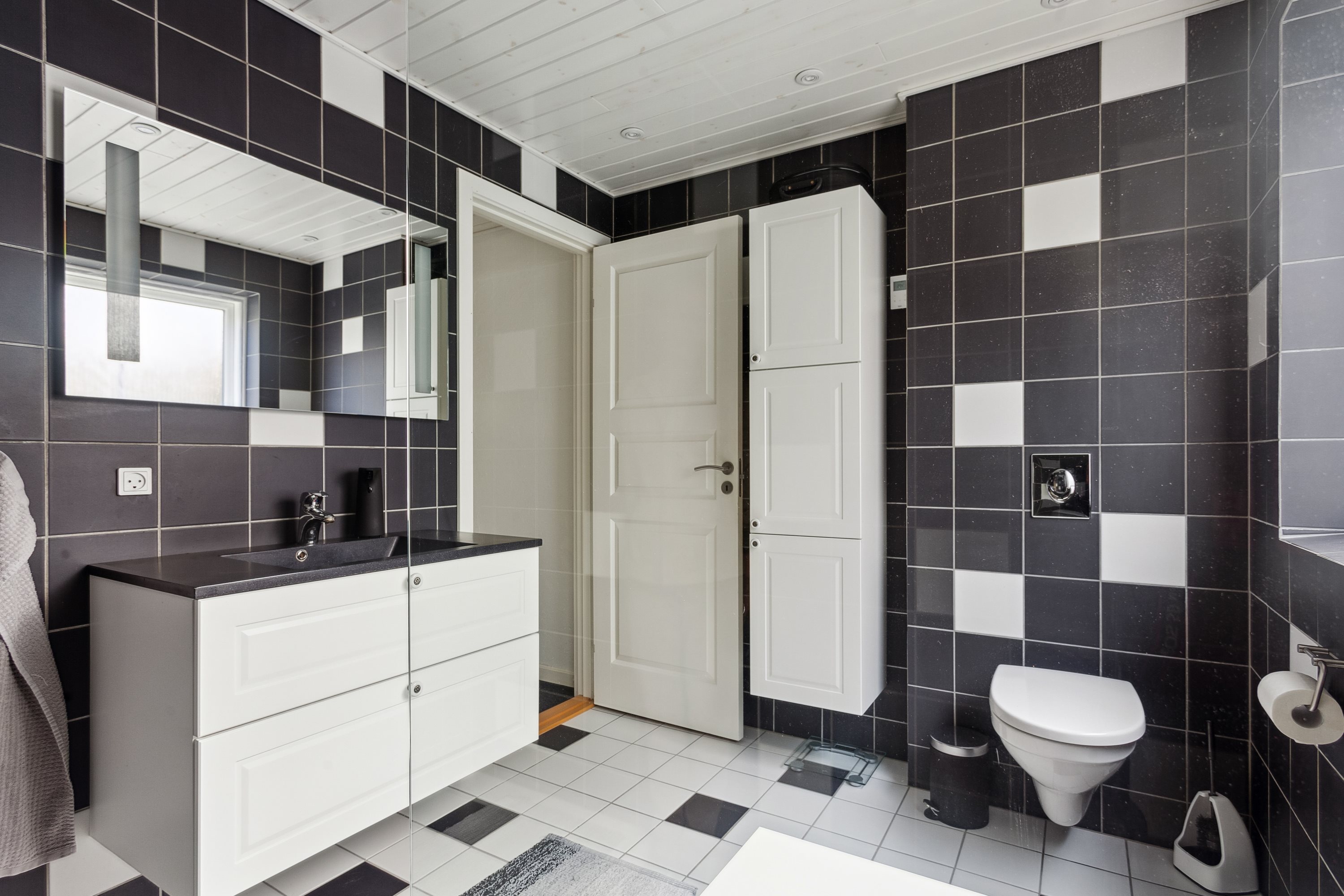 Fremhævet badeværelse billede i fuldskærmstilstand. Billede af Danzigmannvej 2A, Østerby, 9940 Læsø