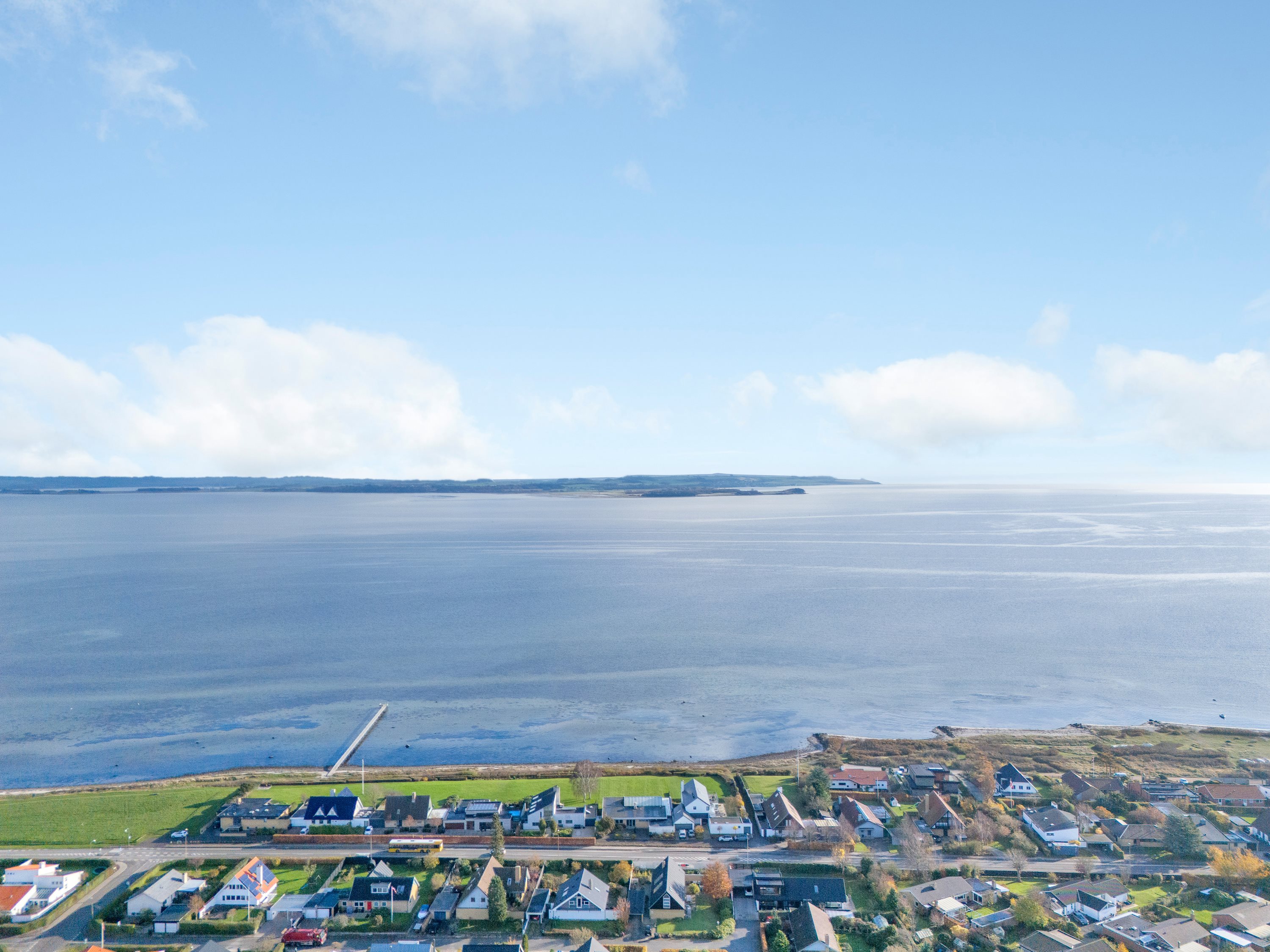 Miniaturebillede 1: luftfoto. Billede af Skæring Strandvej 34, 8250 Egå