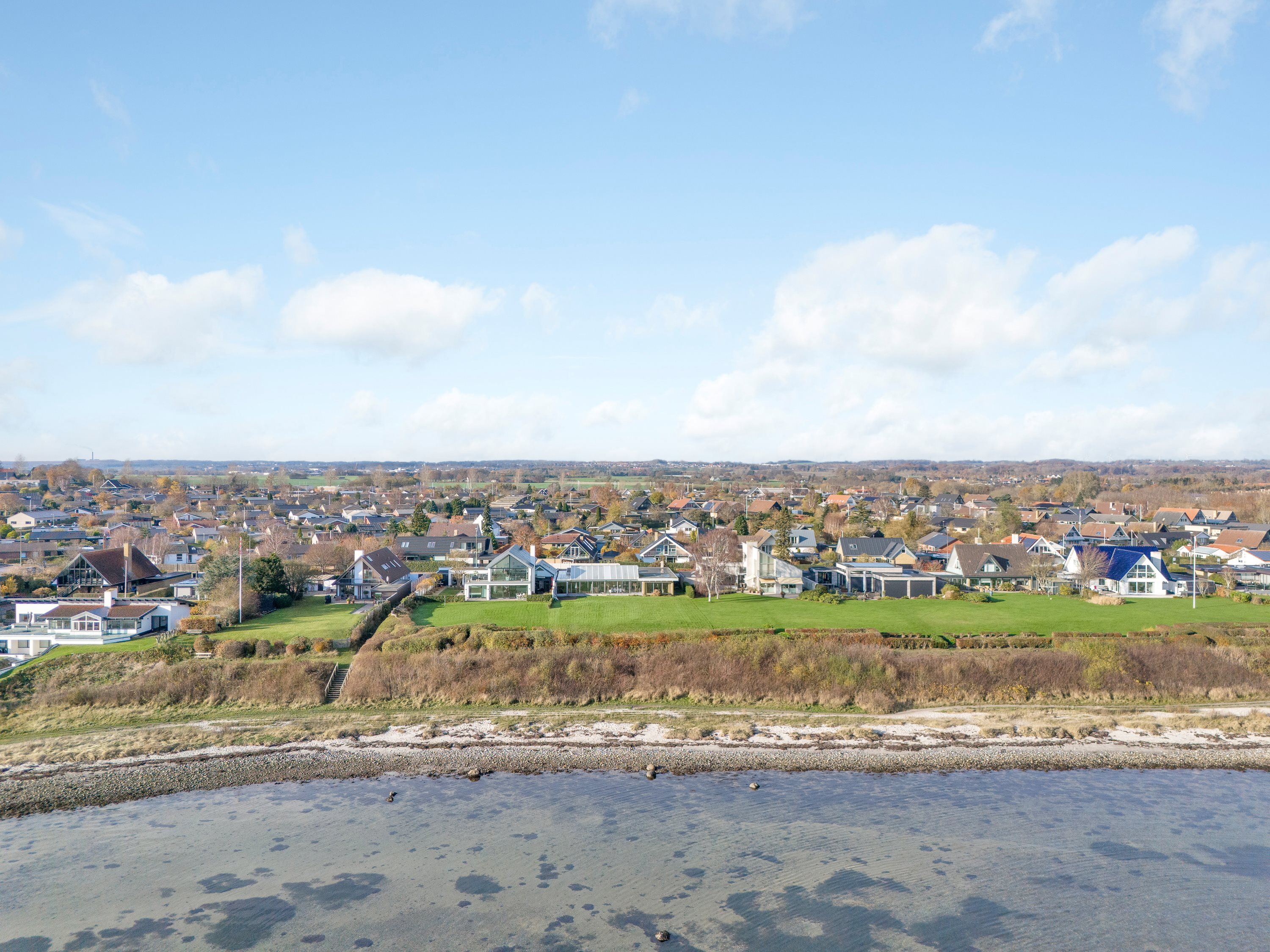 Fremhævet luftfoto billede i fuldskærmstilstand. Billede af Skæring Strandvej 34, 8250 Egå