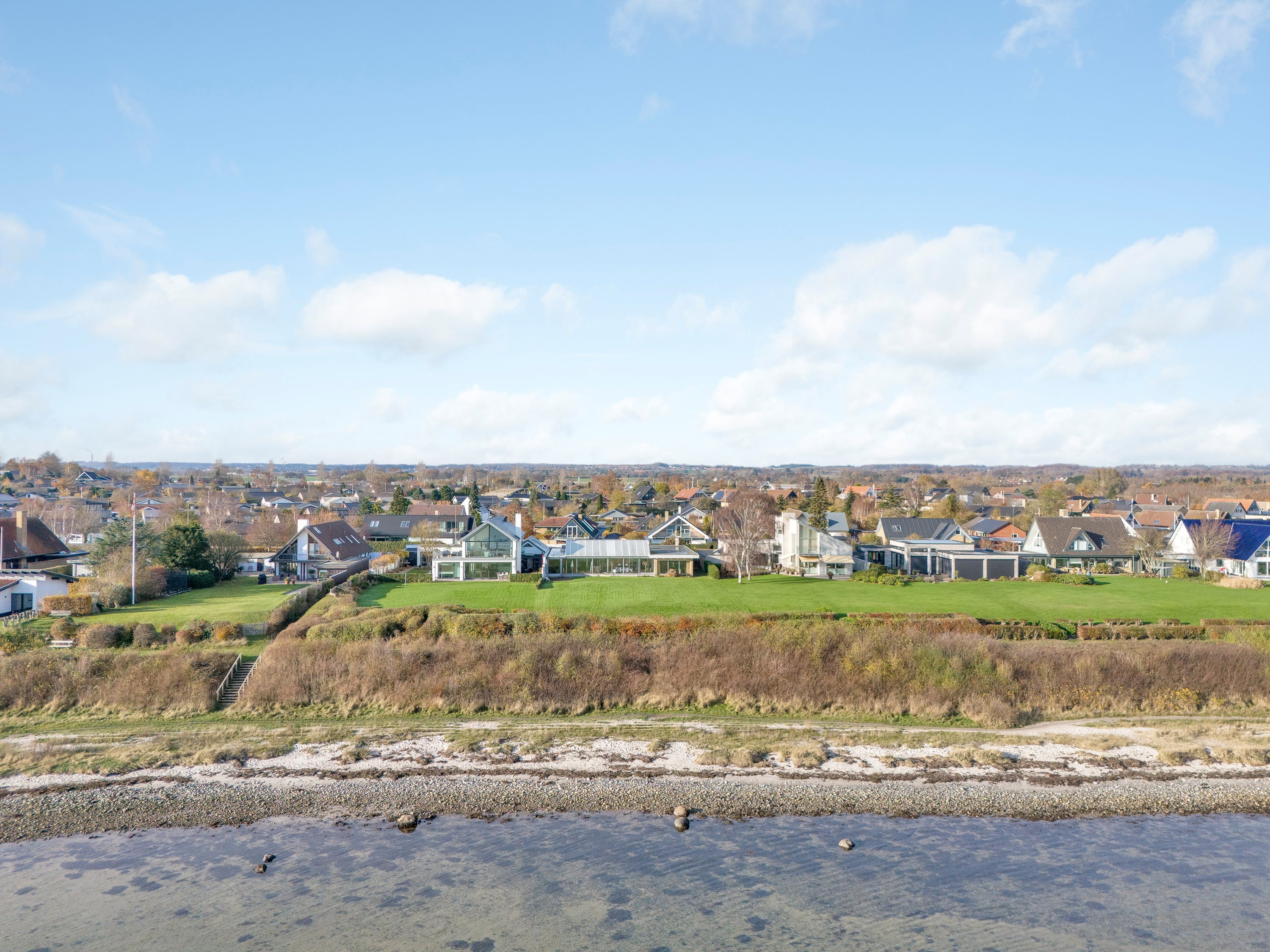 Fremhævet luftfoto billede i fuldskærmstilstand. Billede af Skæring Strandvej 34, 8250 Egå