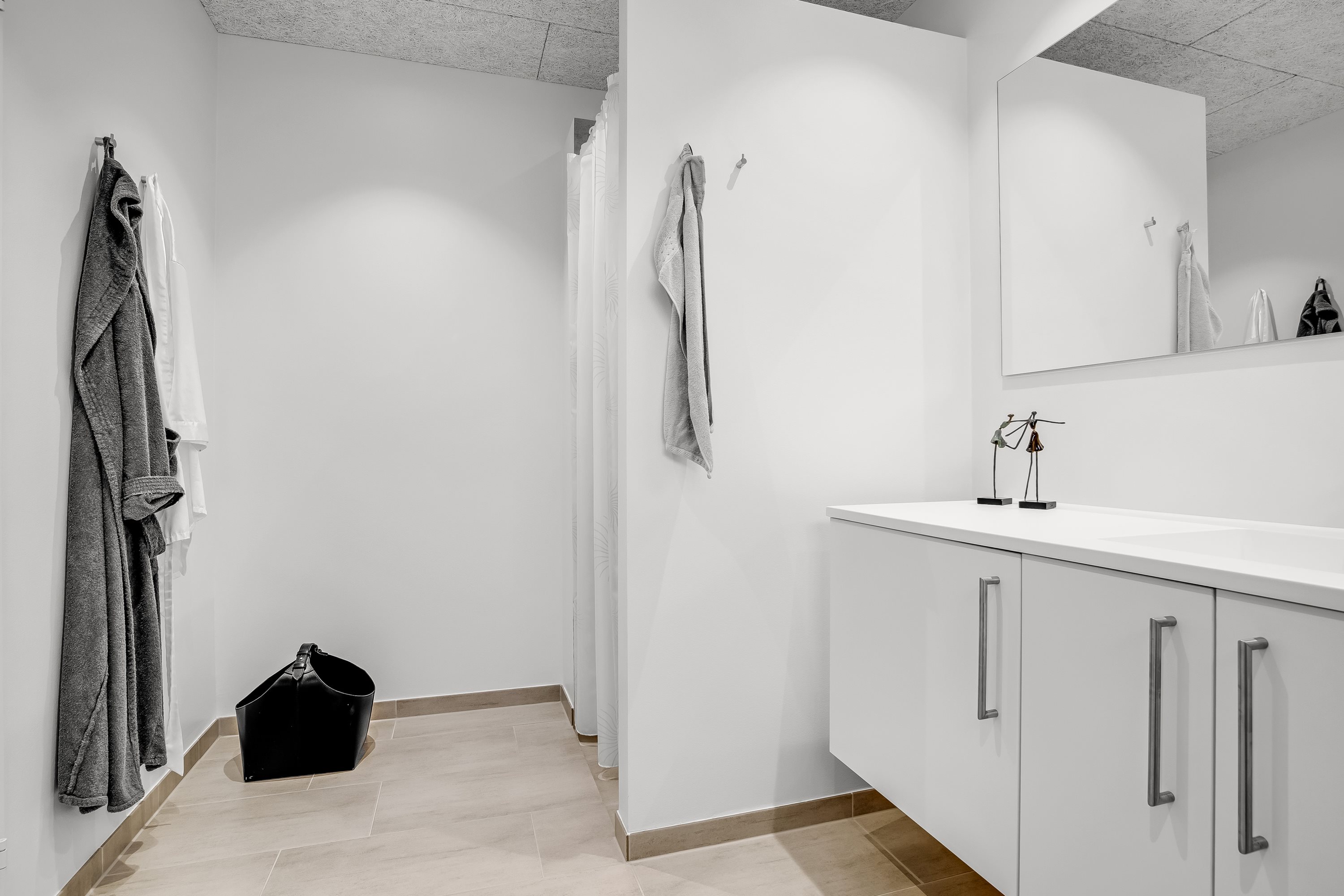 Fremhævet badeværelse billede i fuldskærmstilstand. Billede af Engholmgård 28, Tvis, 7500 Holstebro