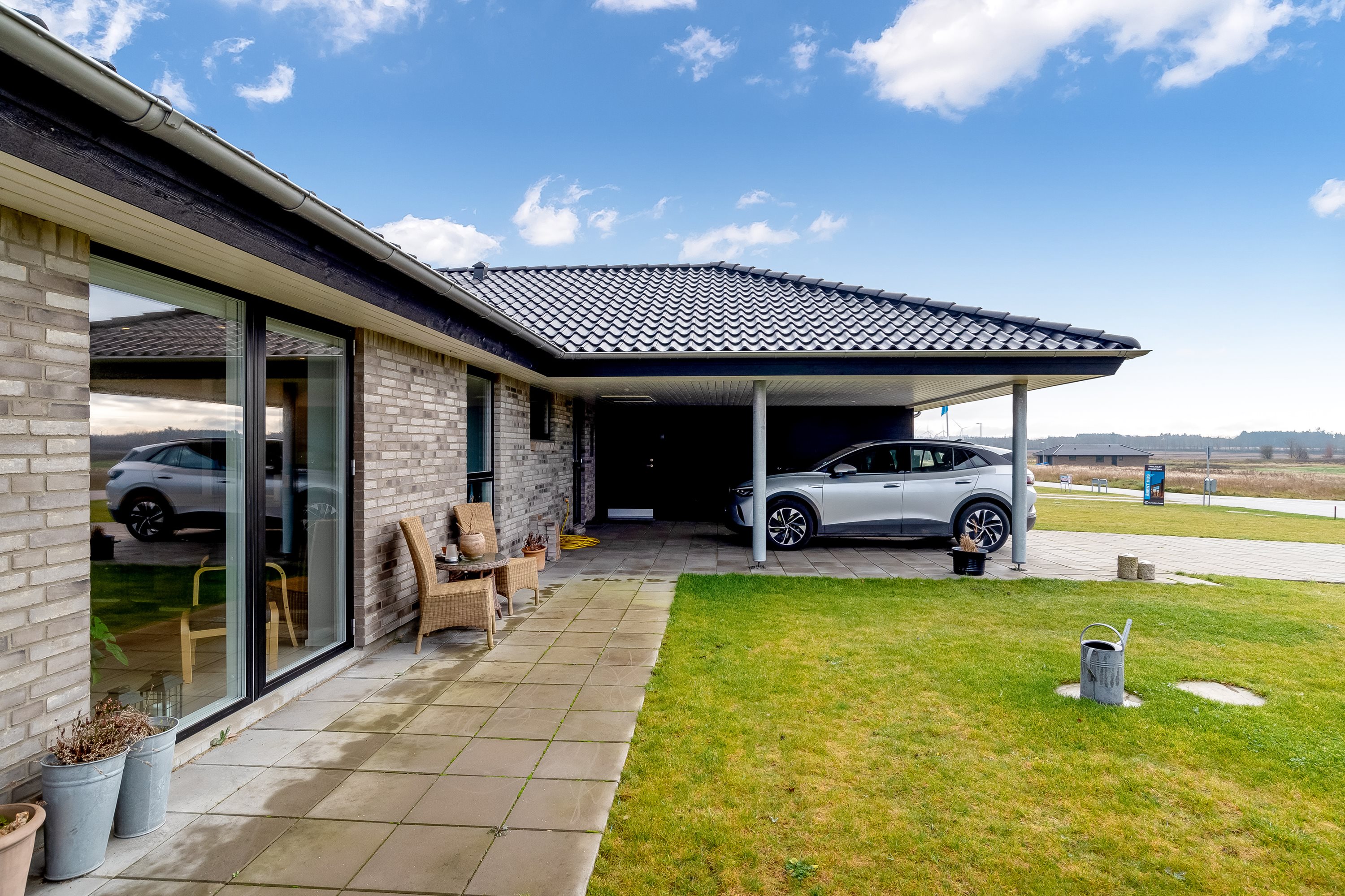 Fremhævet carport billede i fuldskærmstilstand. Billede af Engholmgård 28, Tvis, 7500 Holstebro