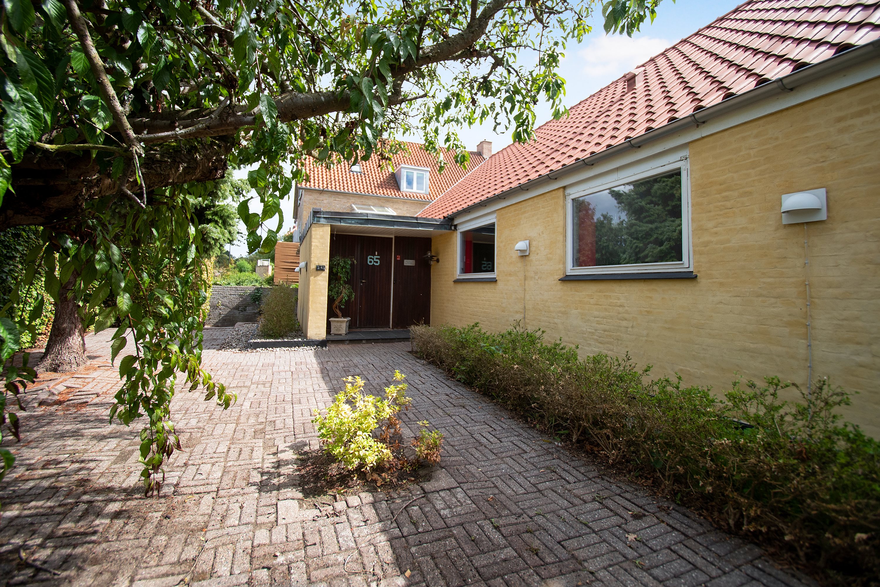 Miniaturebillede 1: ejendommen. Billede af Smakkegårdsvej 65, 2820 Gentofte