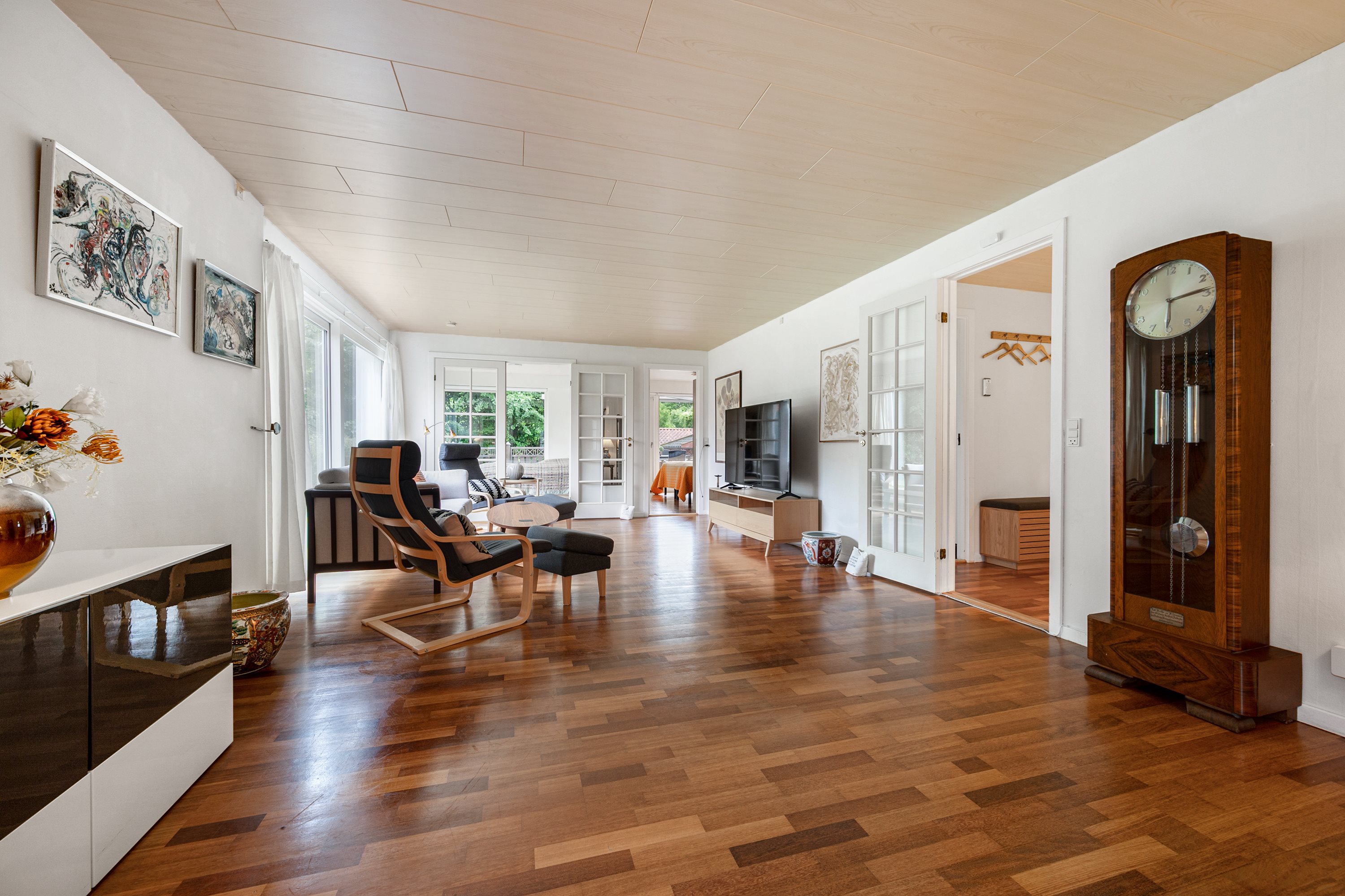 Fremhævet stue billede i fuldskærmstilstand. Billede af Smakkegårdsvej 65, 2820 Gentofte