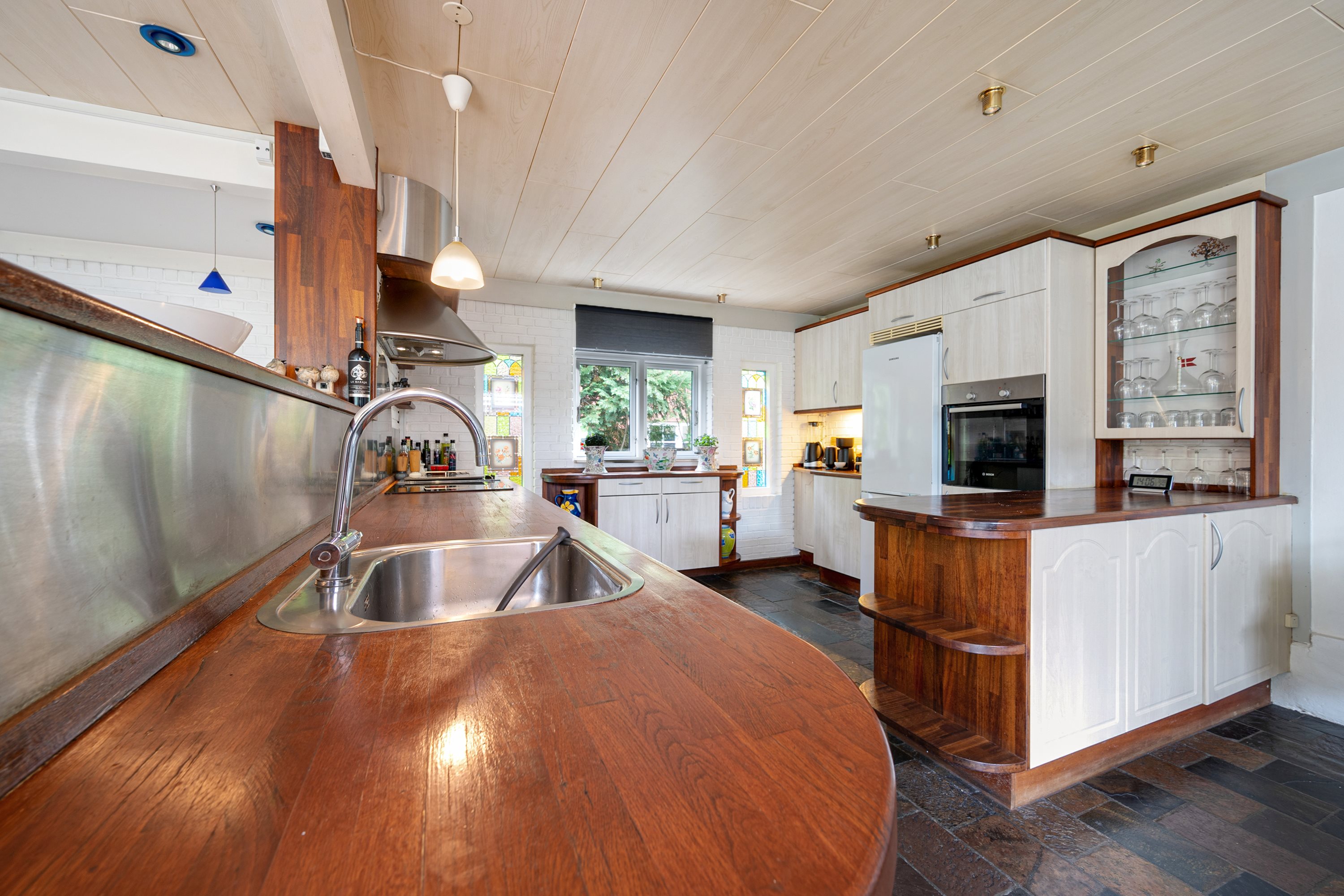 Fremhævet køkken billede i fuldskærmstilstand. Billede af Smakkegårdsvej 65, 2820 Gentofte