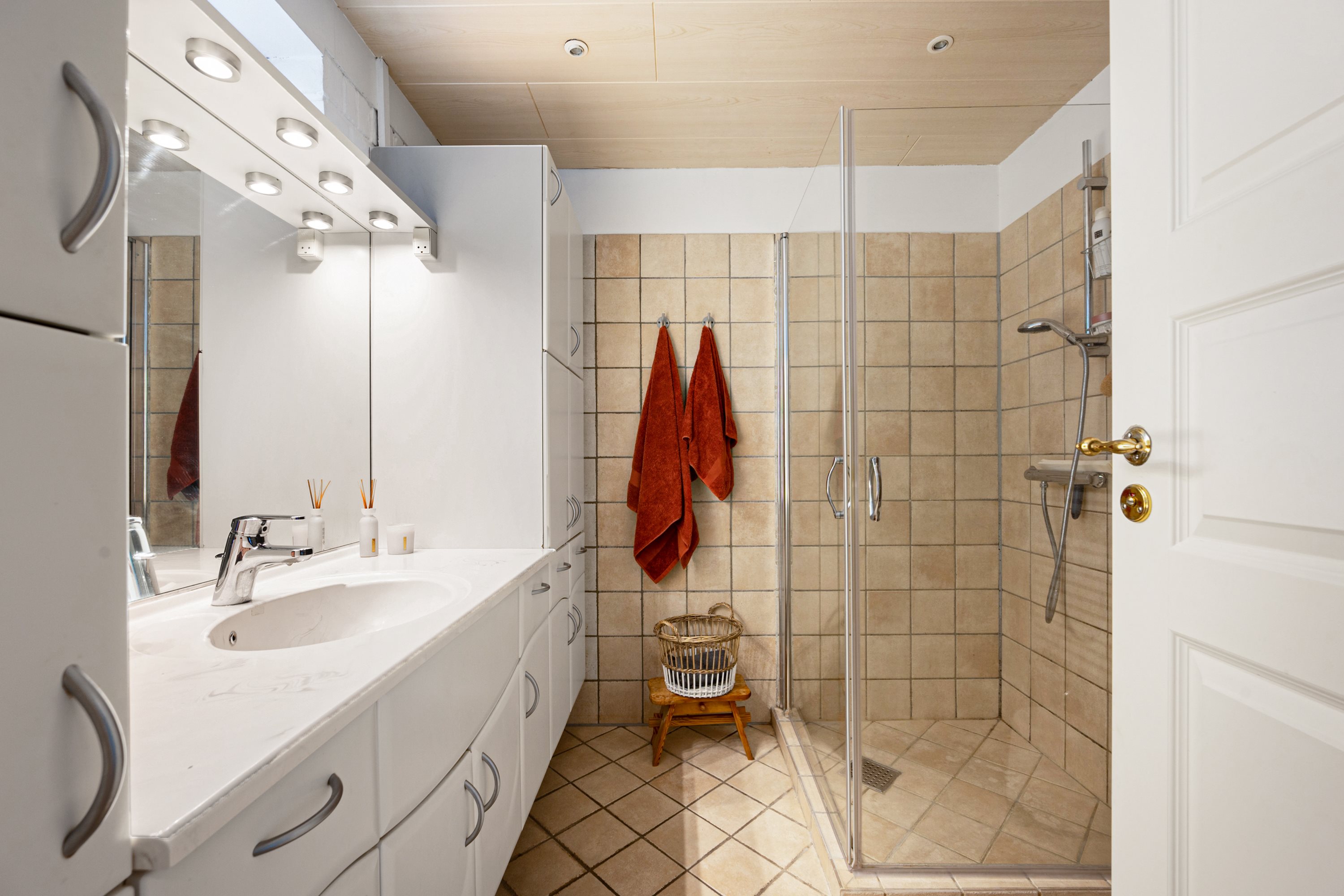 Fremhævet badeværelse billede i fuldskærmstilstand. Billede af Smakkegårdsvej 65, 2820 Gentofte